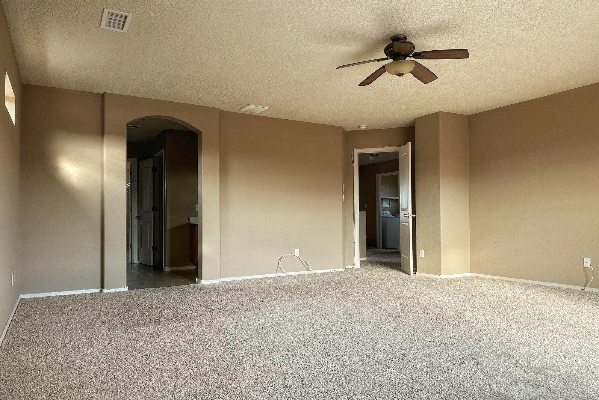 4005 N Pole Loop NE