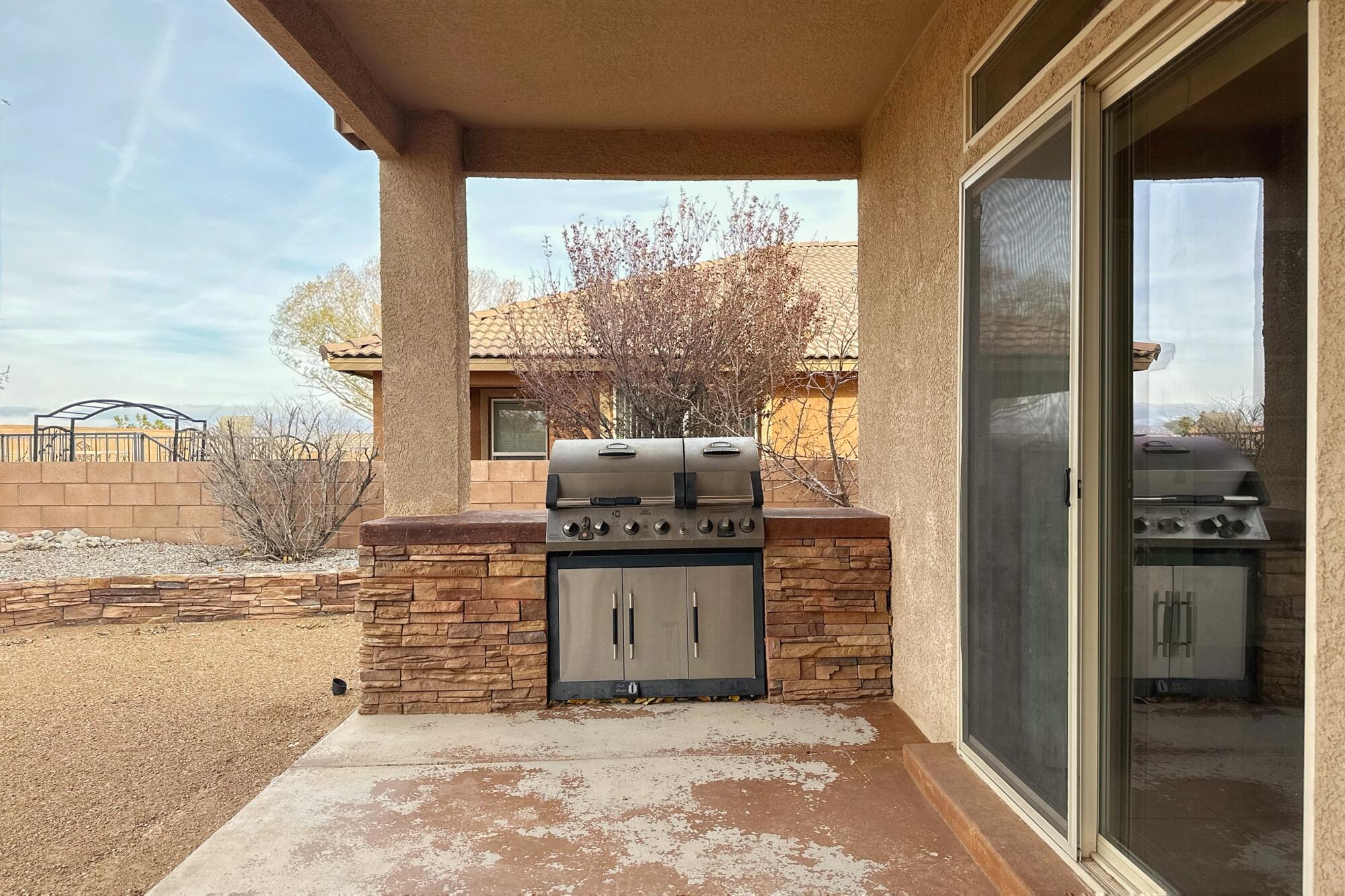 4005 N Pole Loop NE