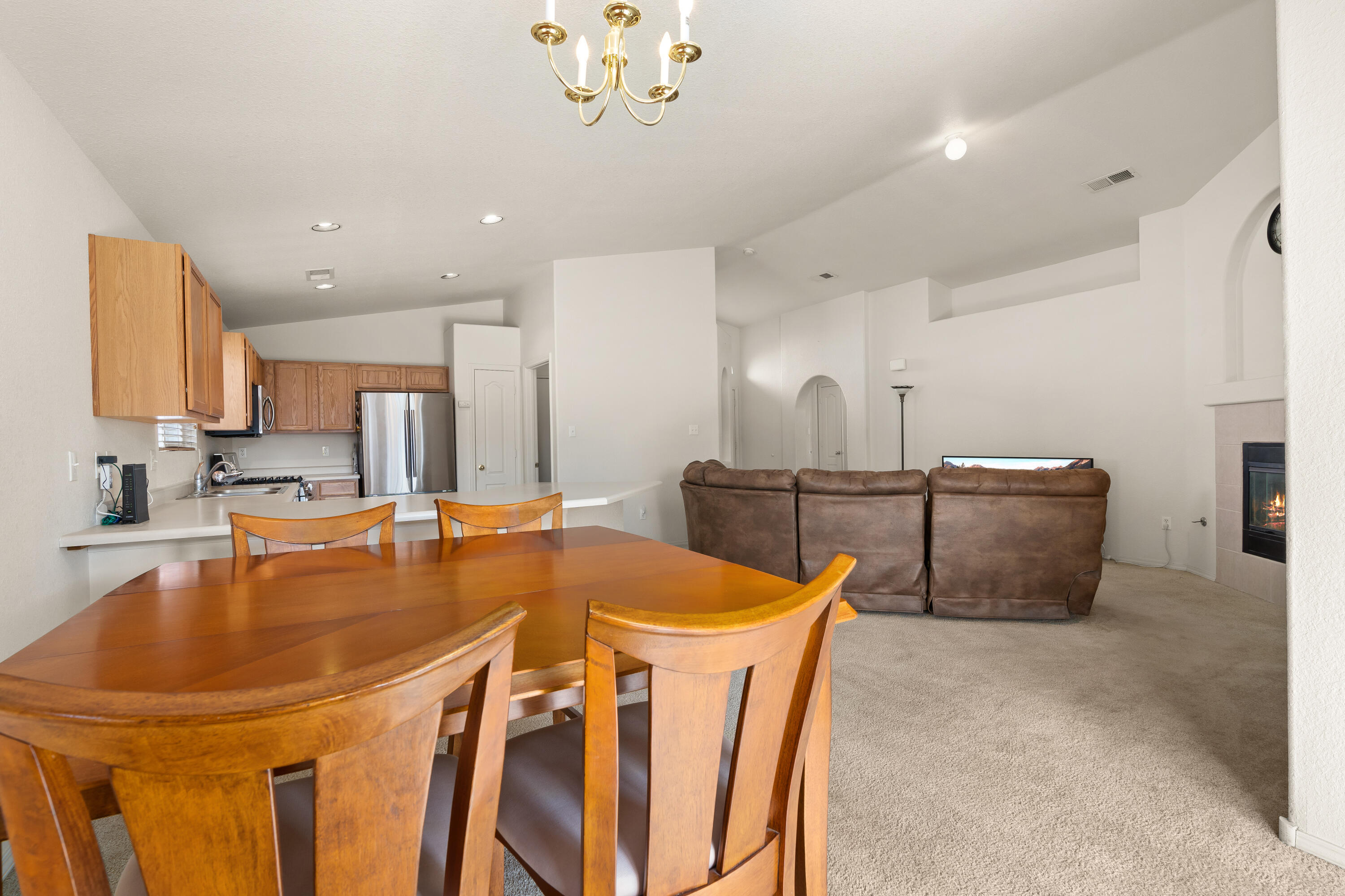 512 PLAYFUL MEADOWS Drive NE
