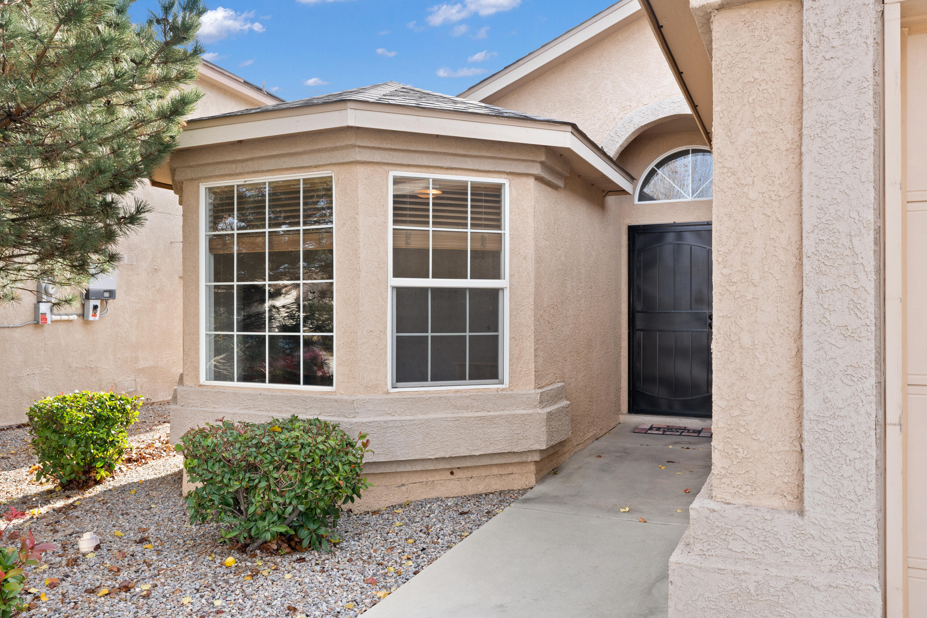512 PLAYFUL MEADOWS Drive NE