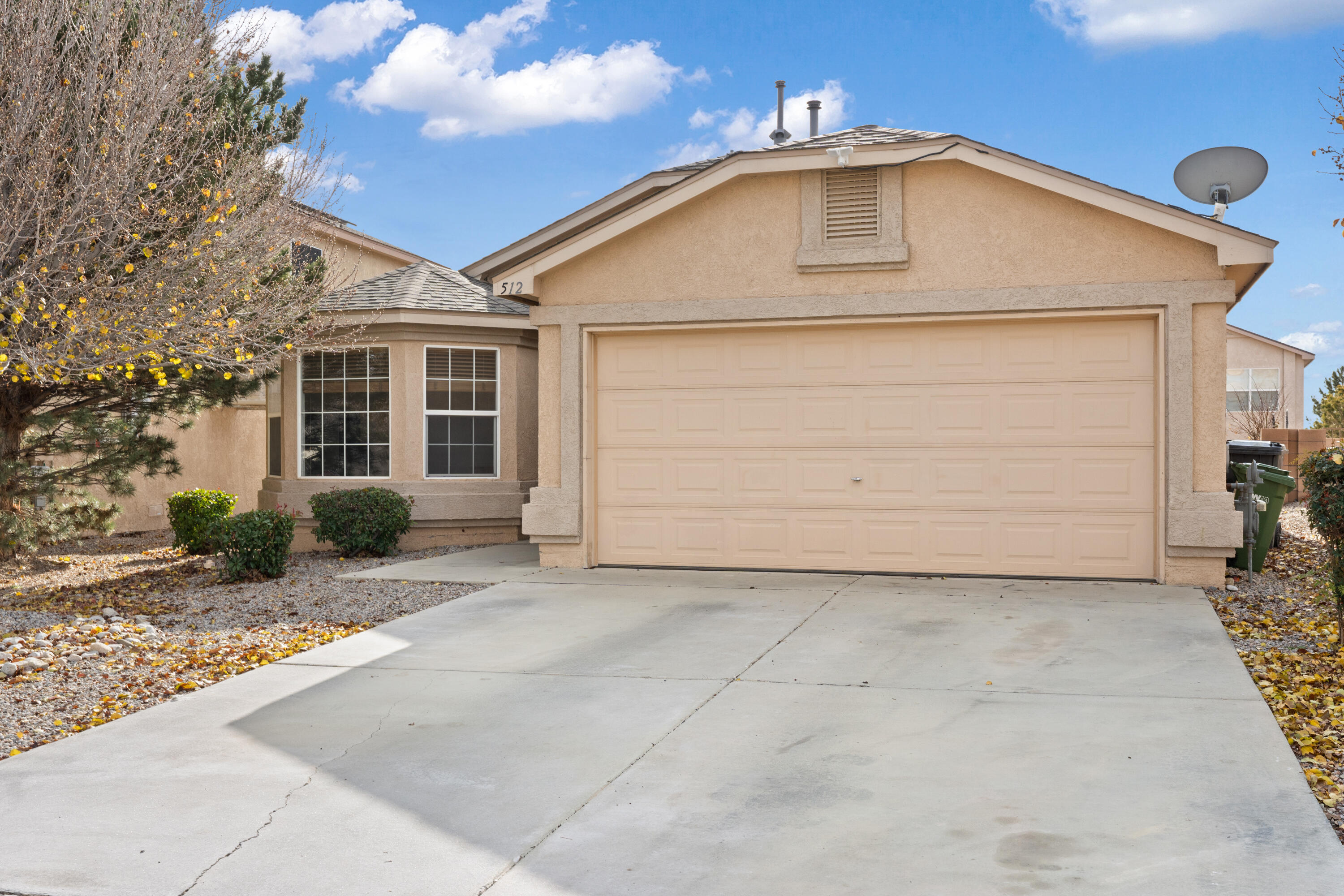 512 PLAYFUL MEADOWS Drive NE