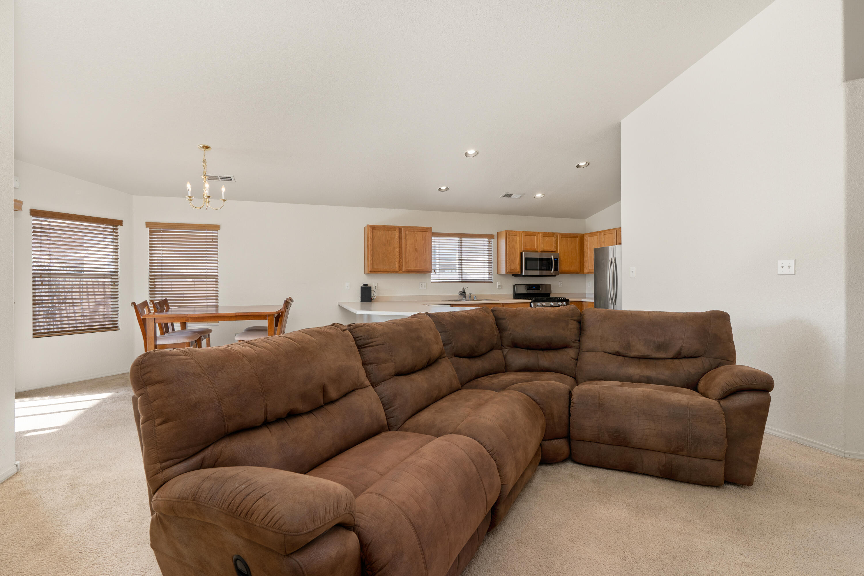 512 PLAYFUL MEADOWS Drive NE