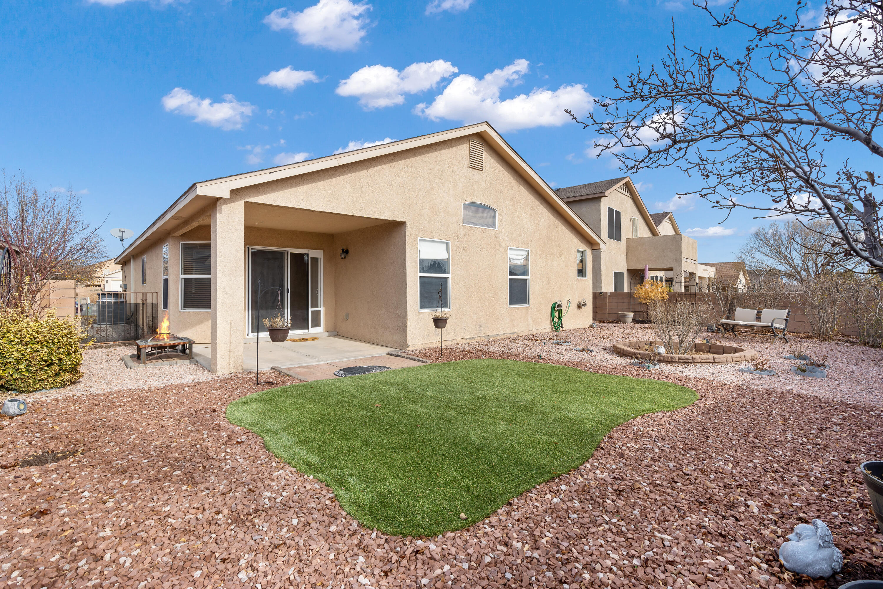 512 PLAYFUL MEADOWS Drive NE