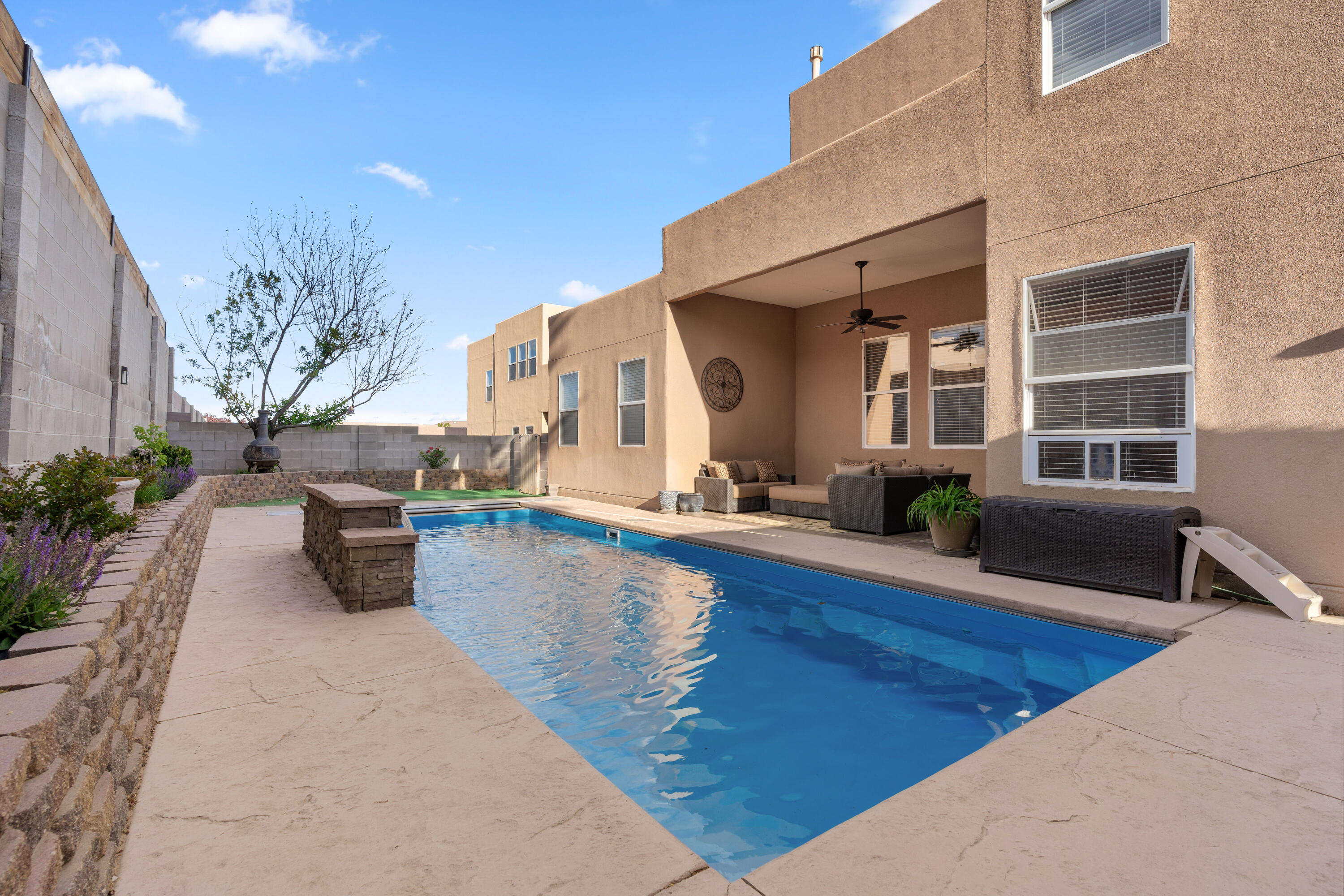 5410 Roosevelt Loop NE