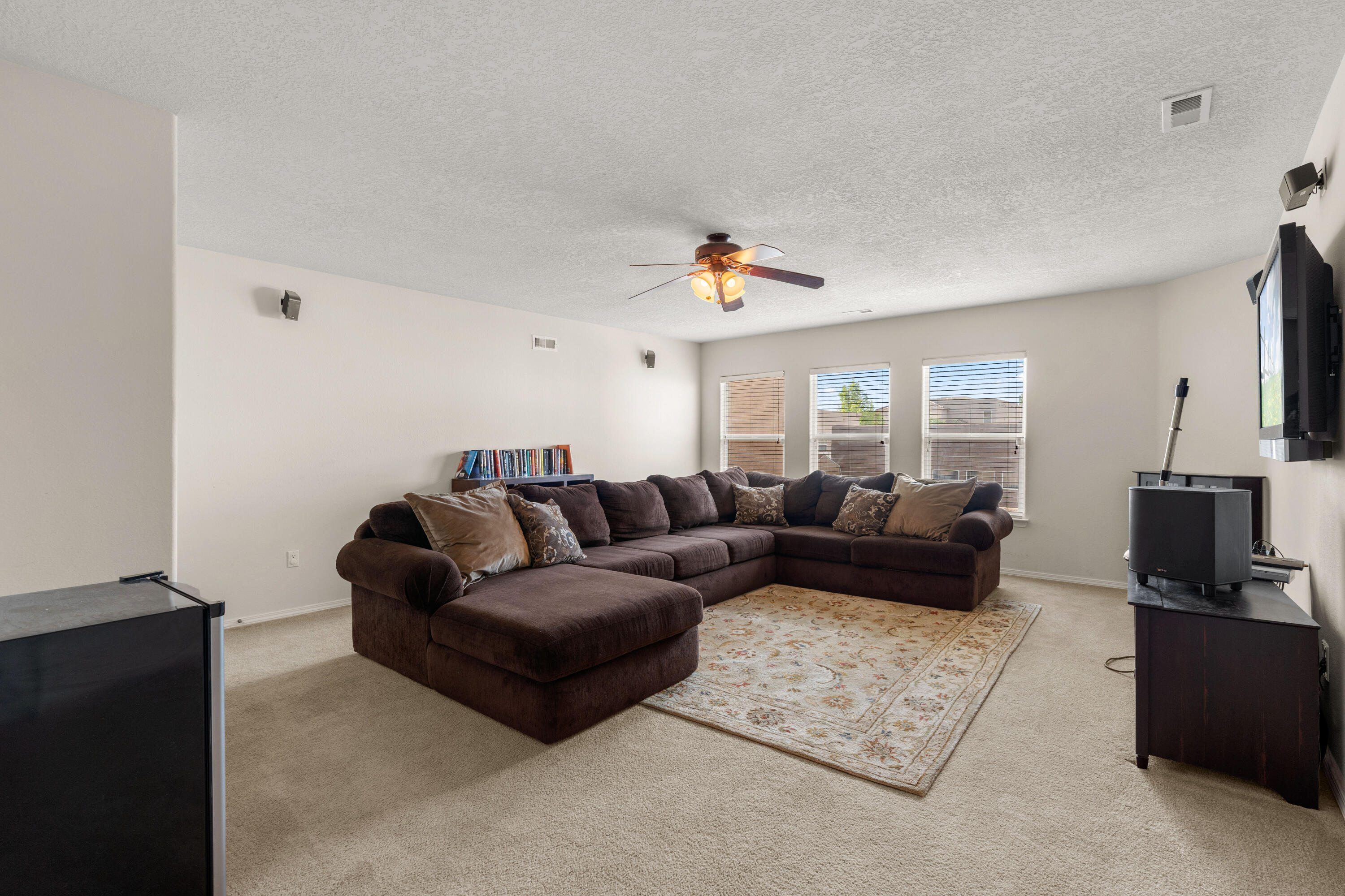 5410 Roosevelt Loop NE