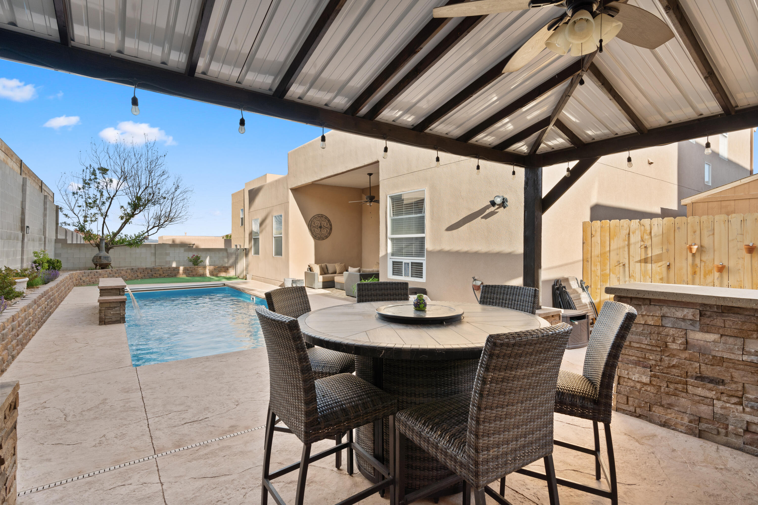 5410 Roosevelt Loop NE