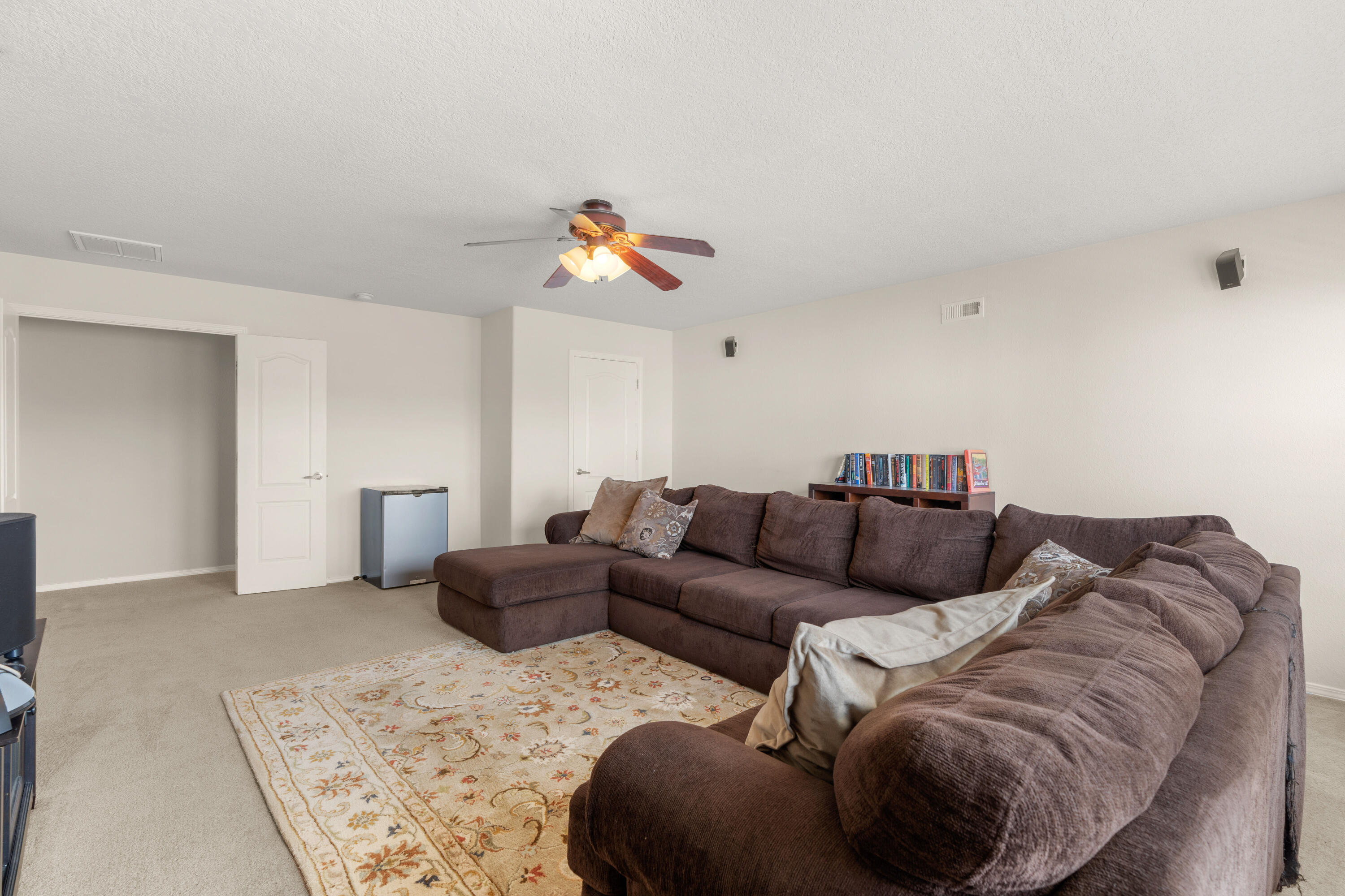 5410 Roosevelt Loop NE
