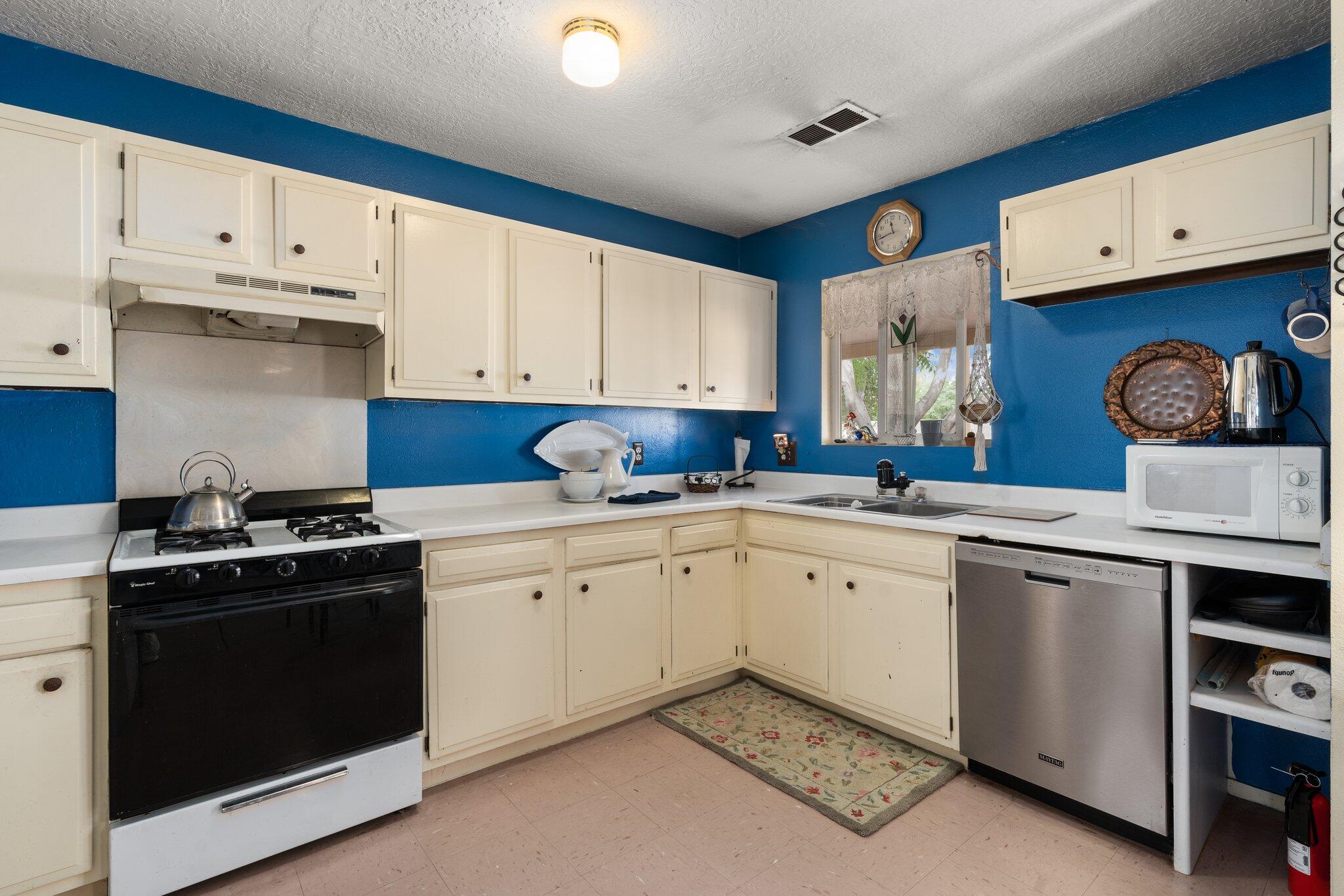 2707 Desert Garden Lane SW