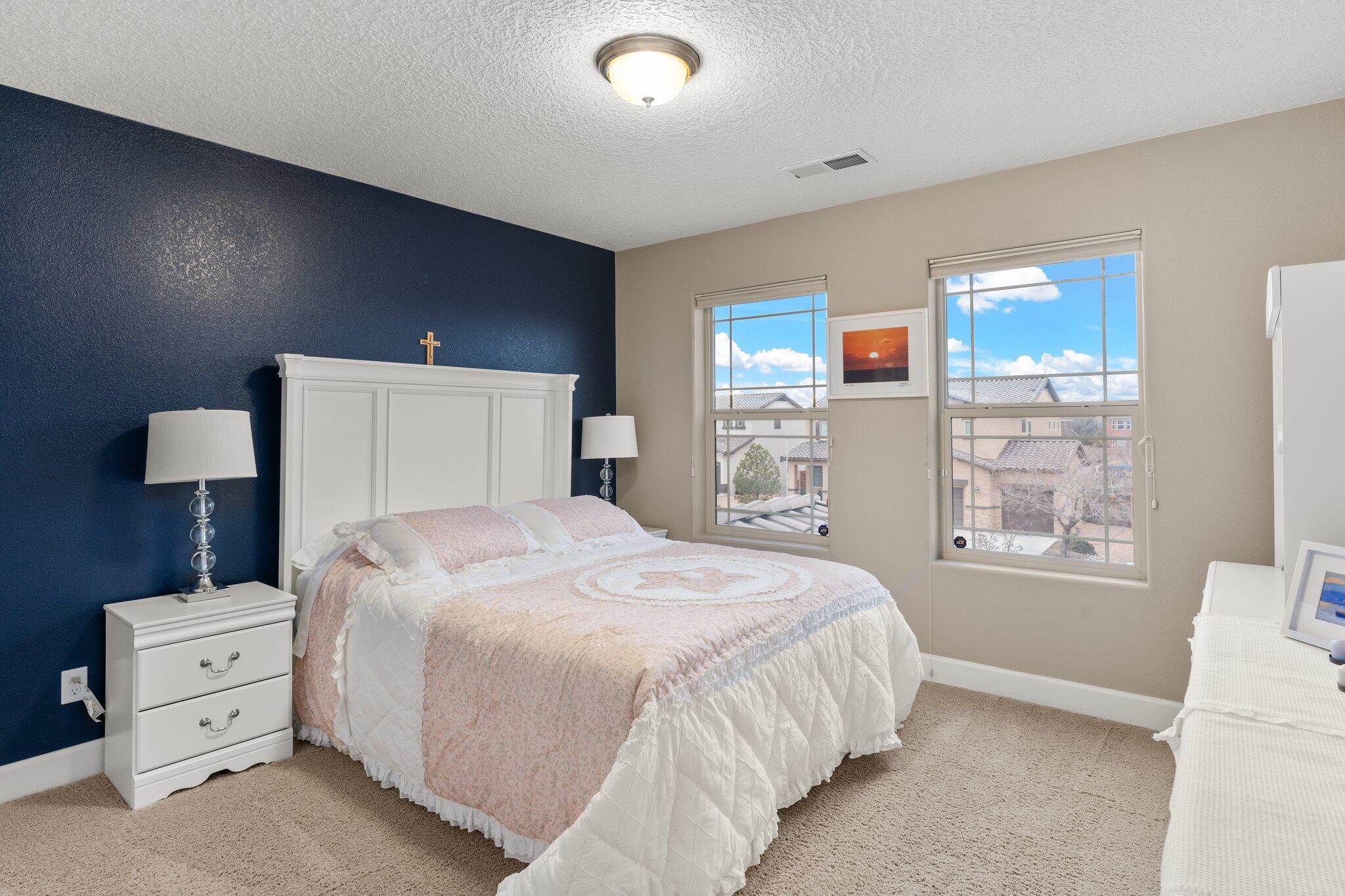 1818 Vista De Colinas Drive SE