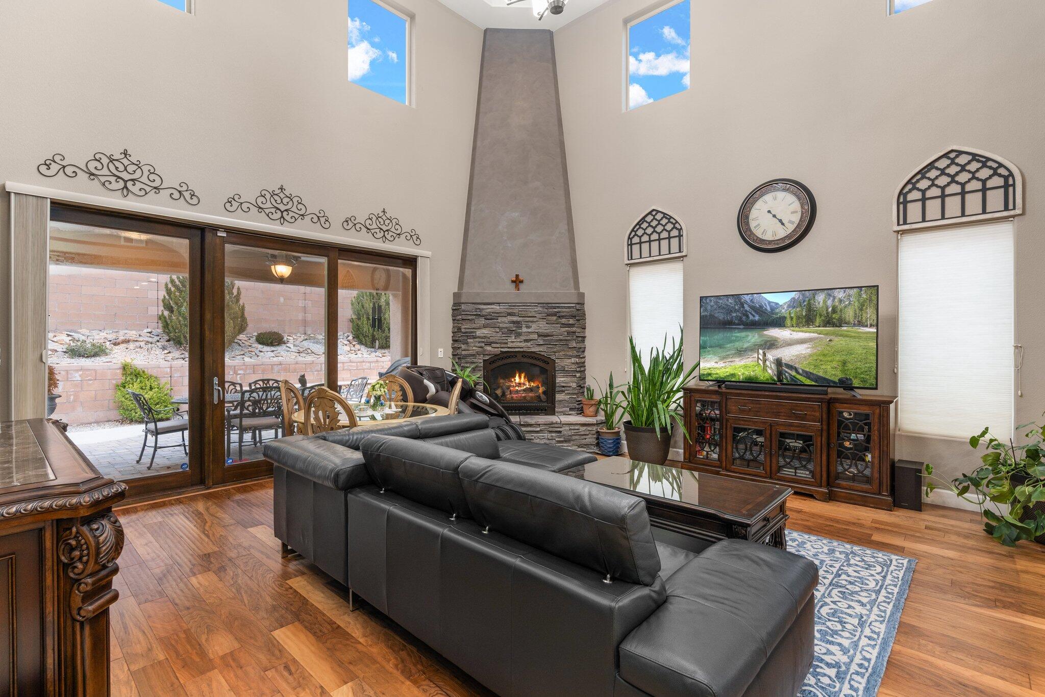 1818 Vista De Colinas Drive SE