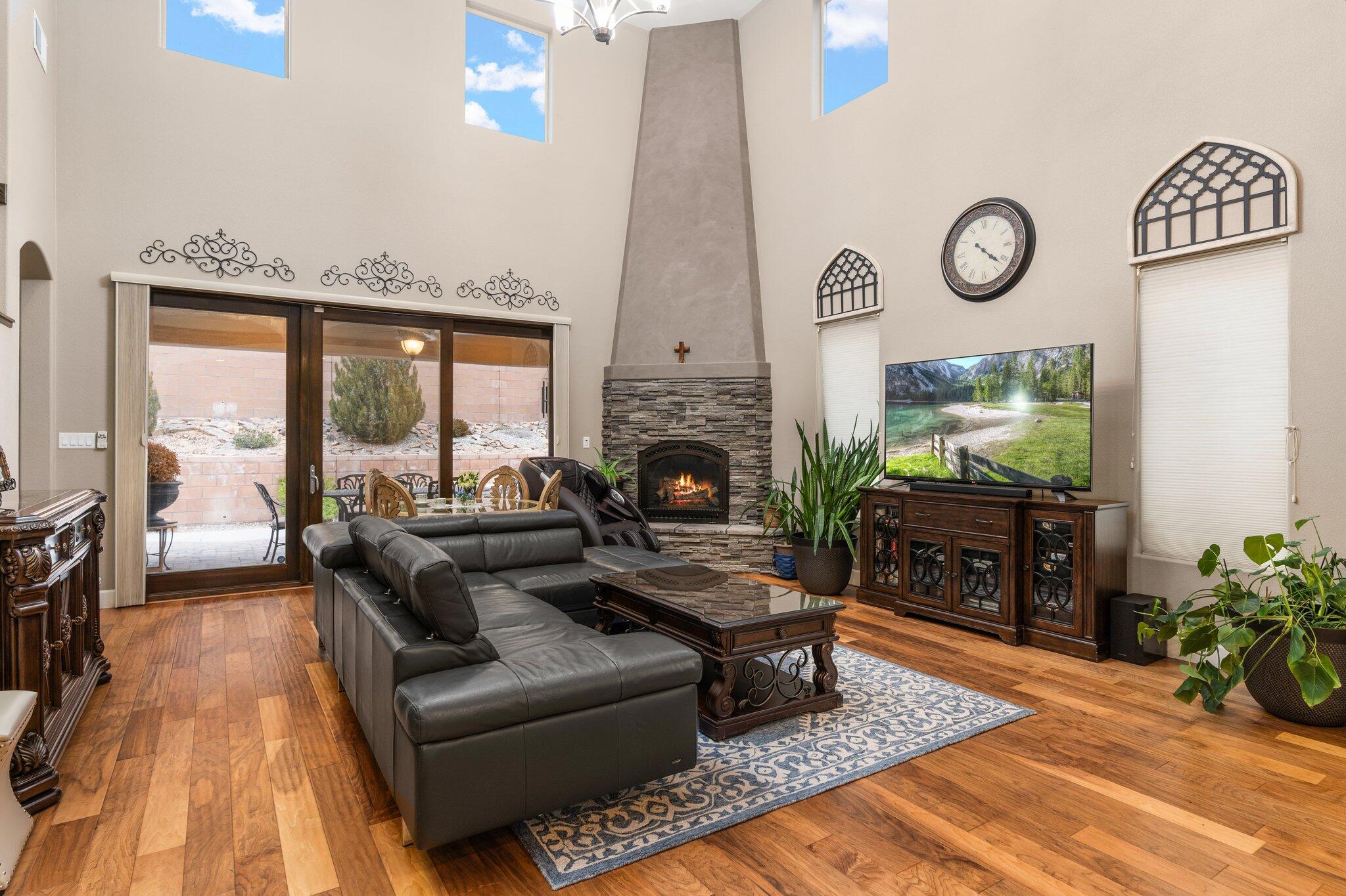 1818 Vista De Colinas Drive SE