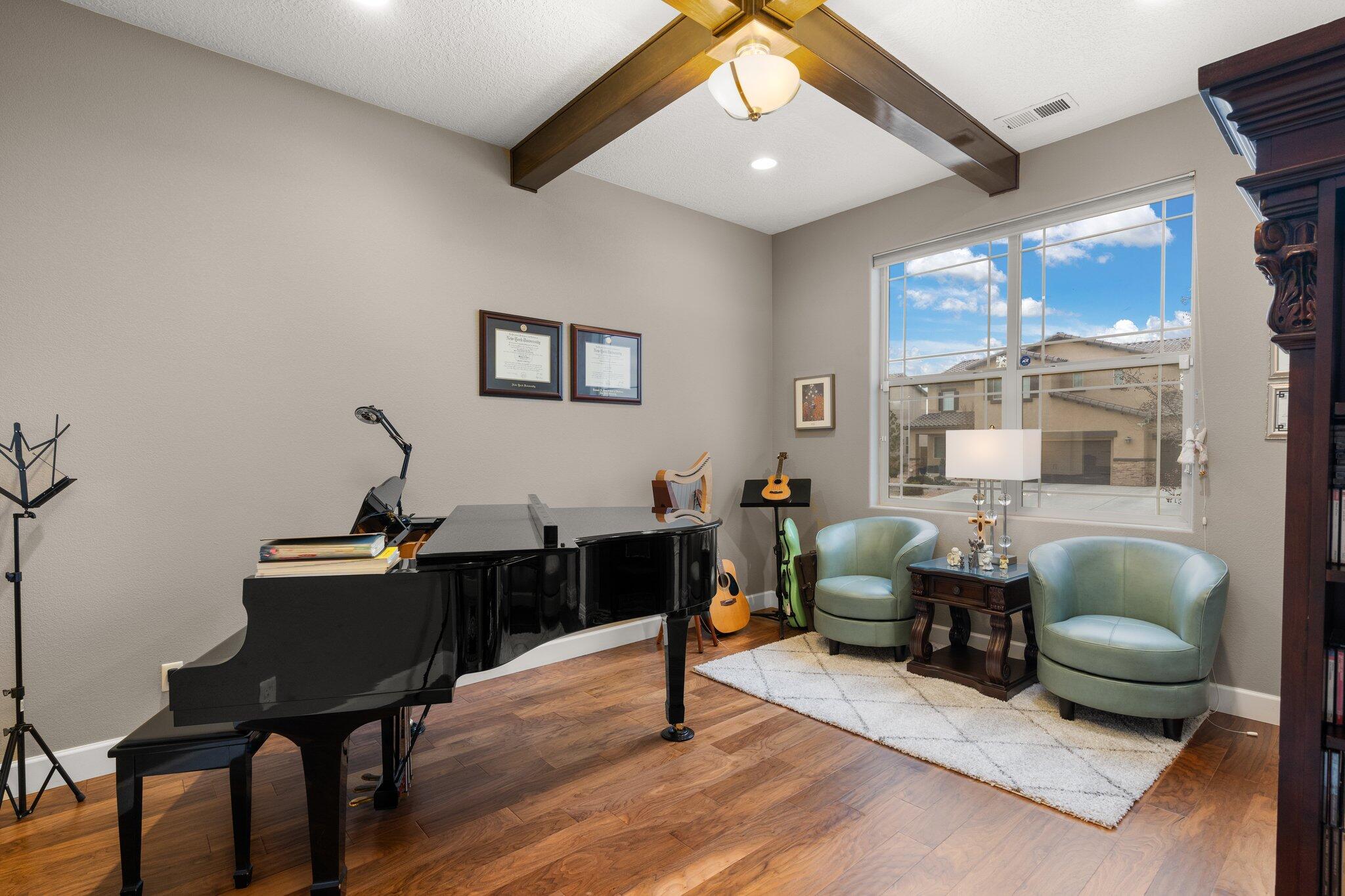1818 Vista De Colinas Drive SE