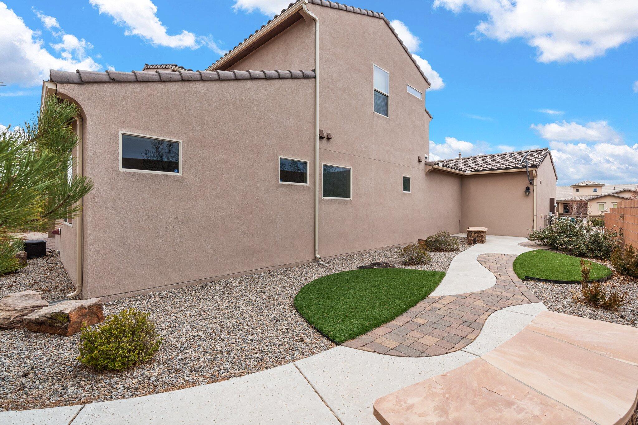 1818 Vista De Colinas Drive SE