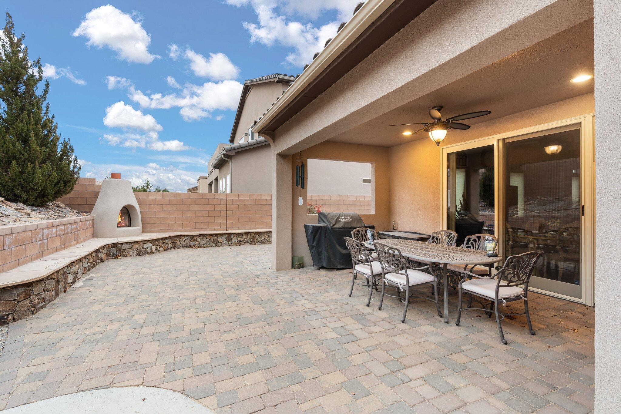 1818 Vista De Colinas Drive SE