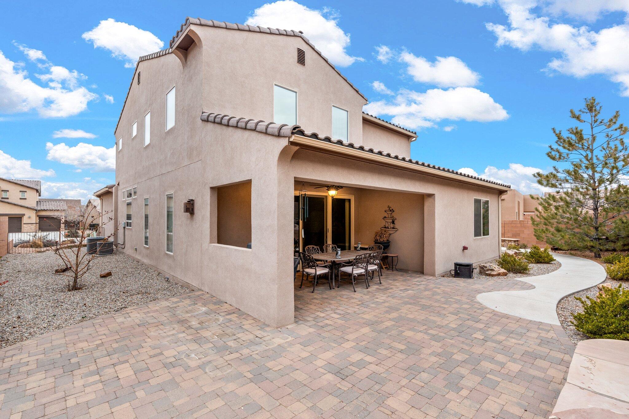 1818 Vista De Colinas Drive SE