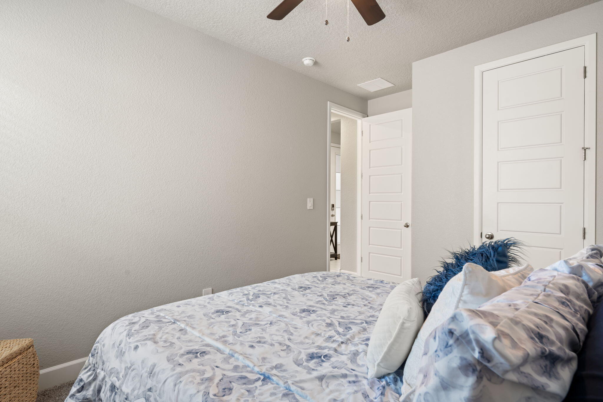 4404 Skyline Loop NE