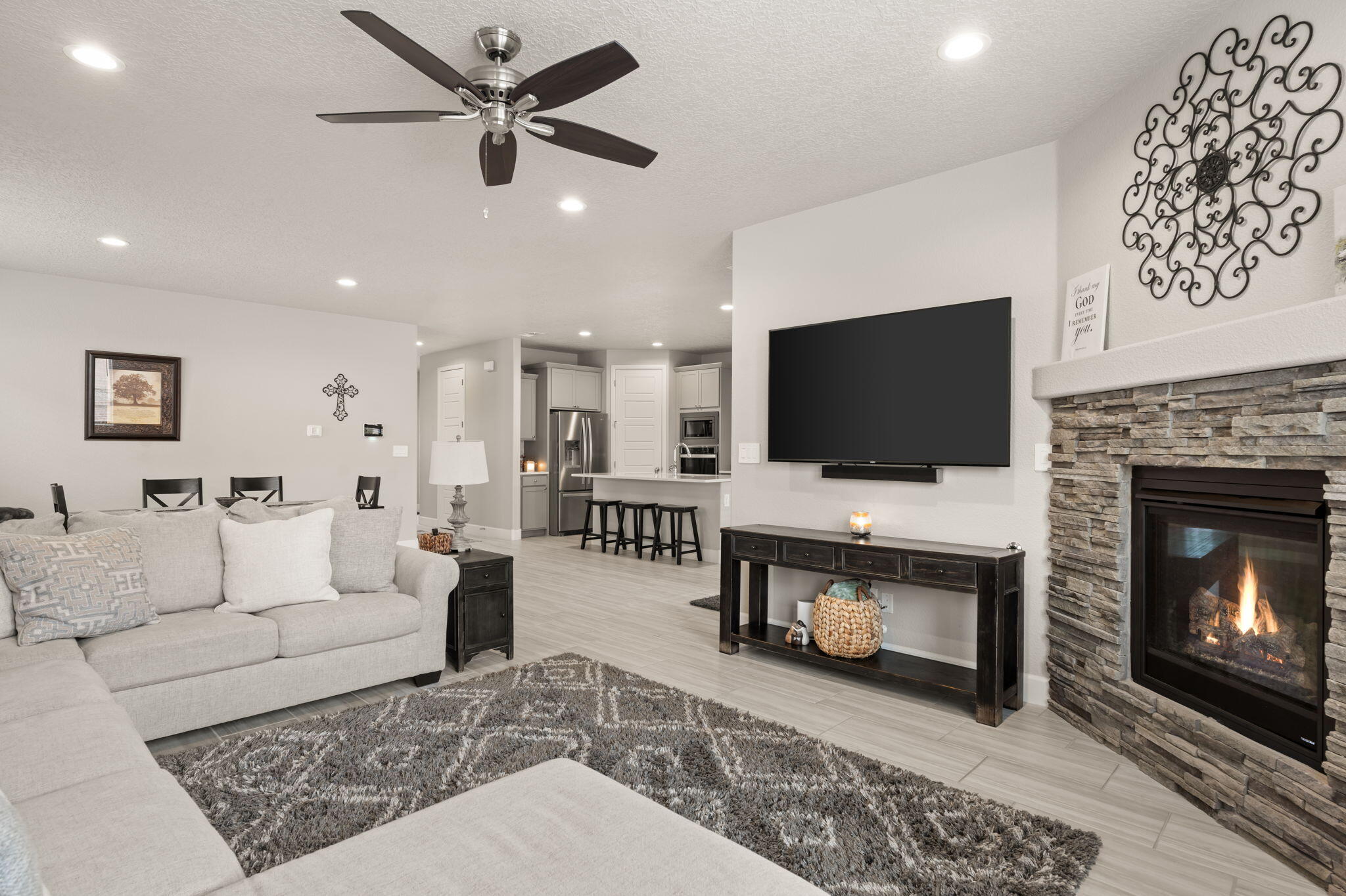 4404 Skyline Loop NE