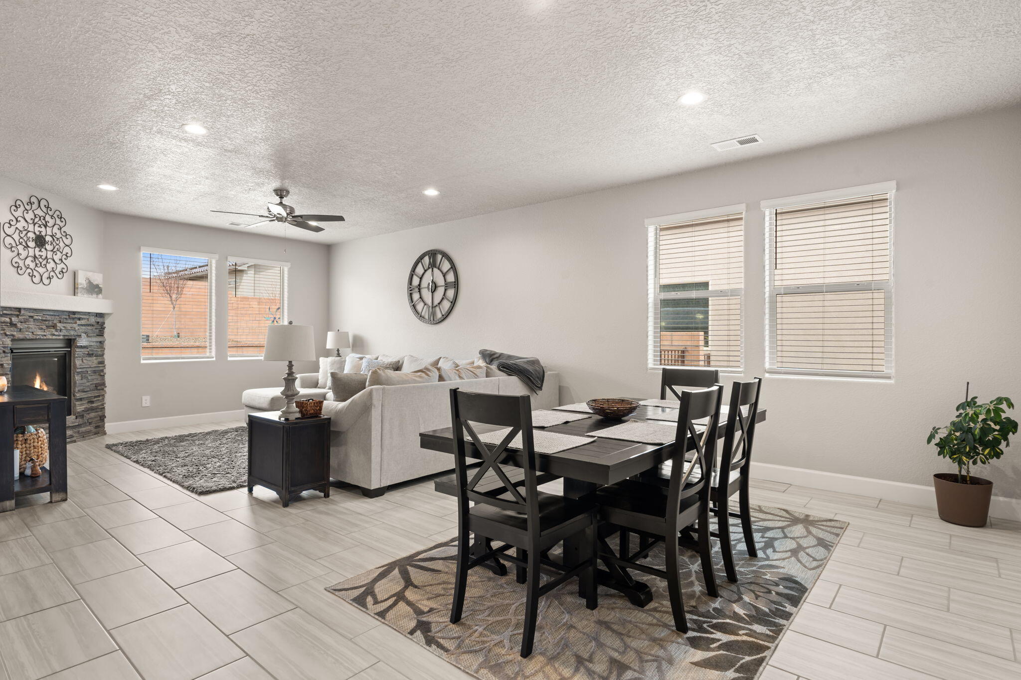4404 Skyline Loop NE