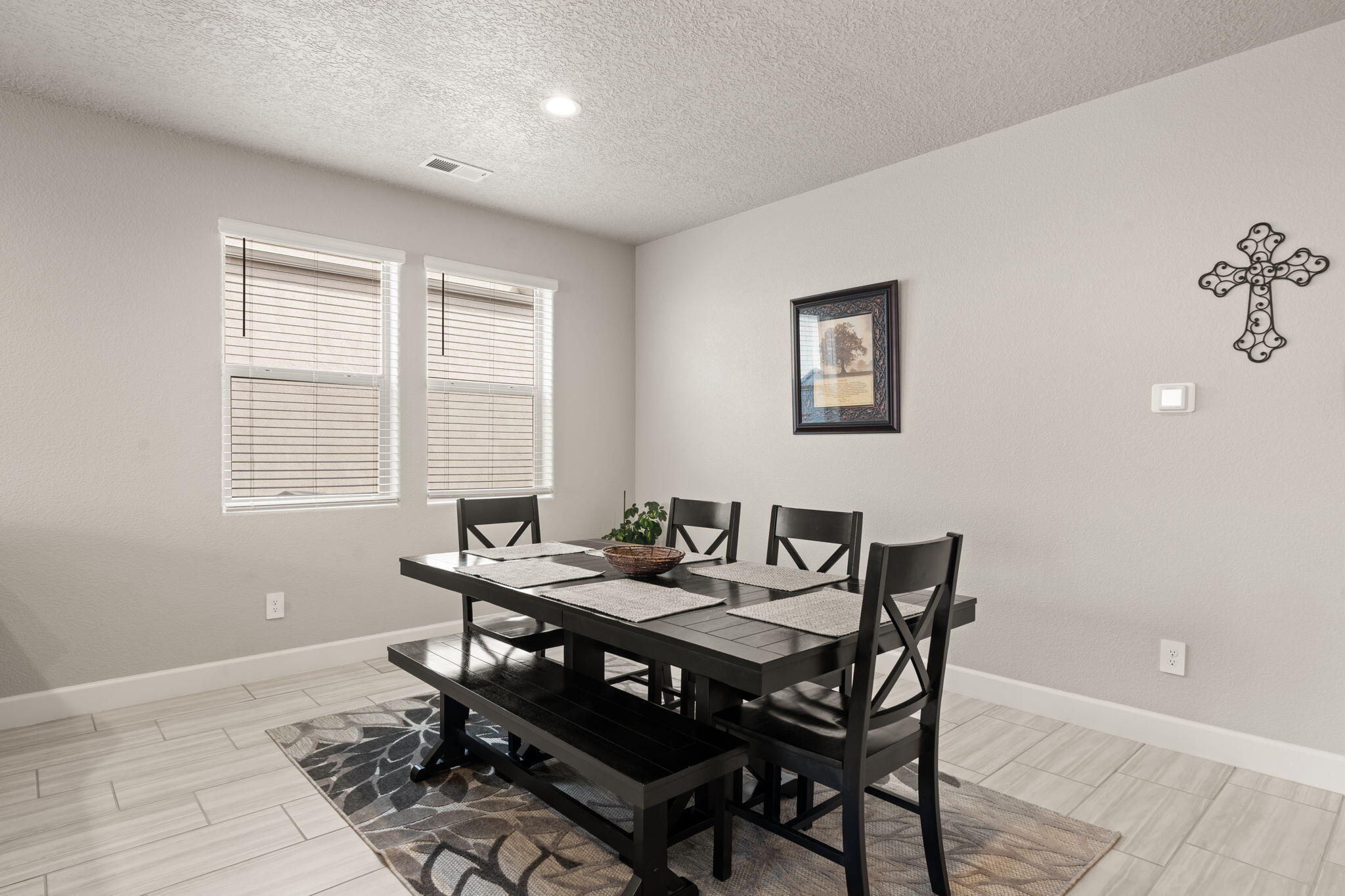 4404 Skyline Loop NE