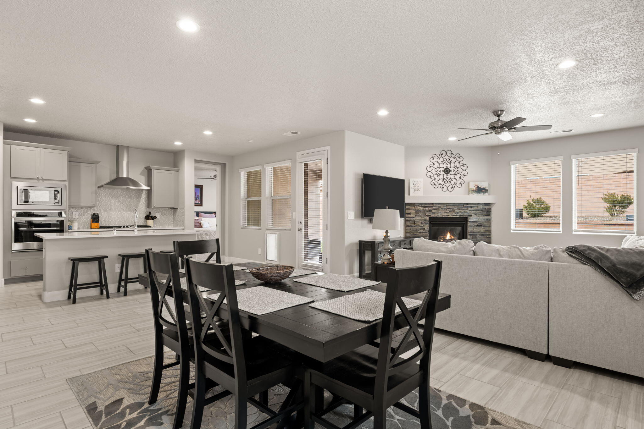 4404 Skyline Loop NE