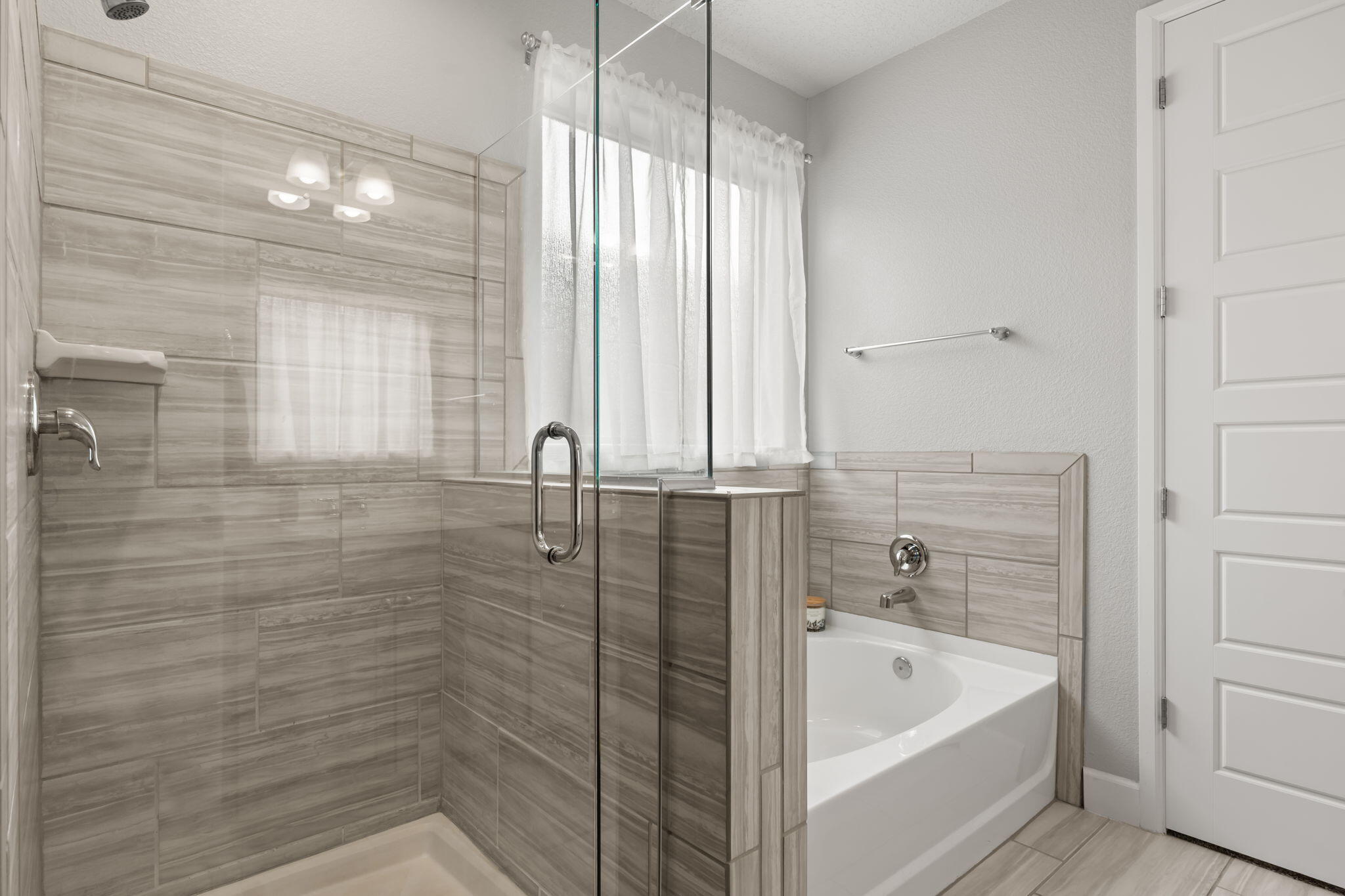 4404 Skyline Loop NE