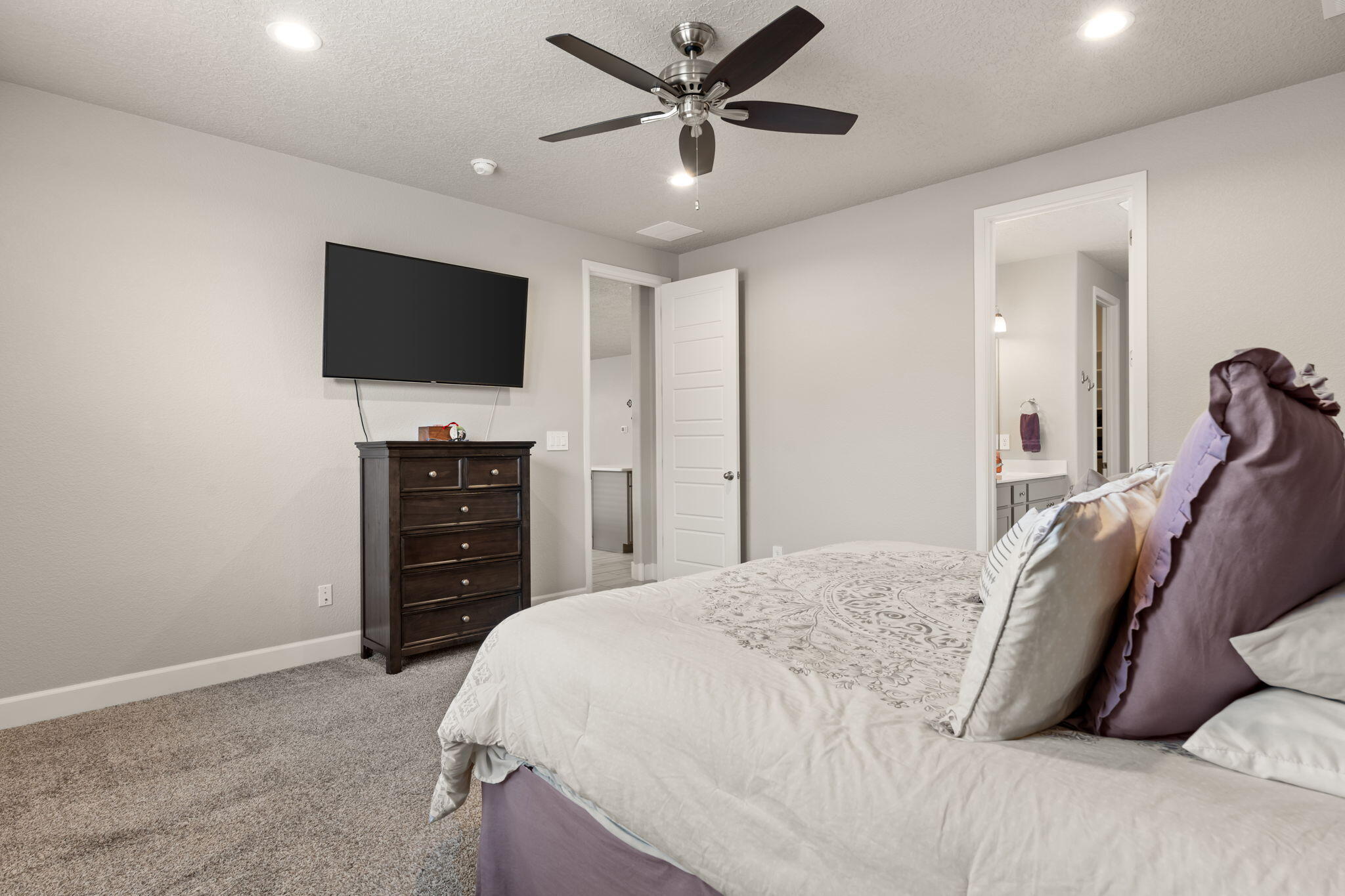 4404 Skyline Loop NE
