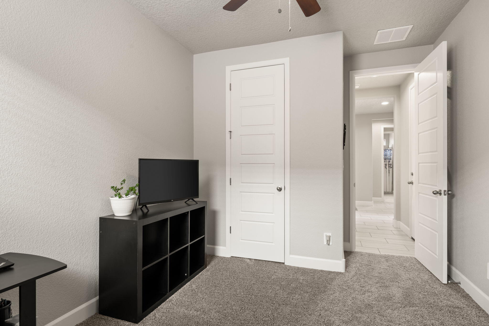 4404 Skyline Loop NE