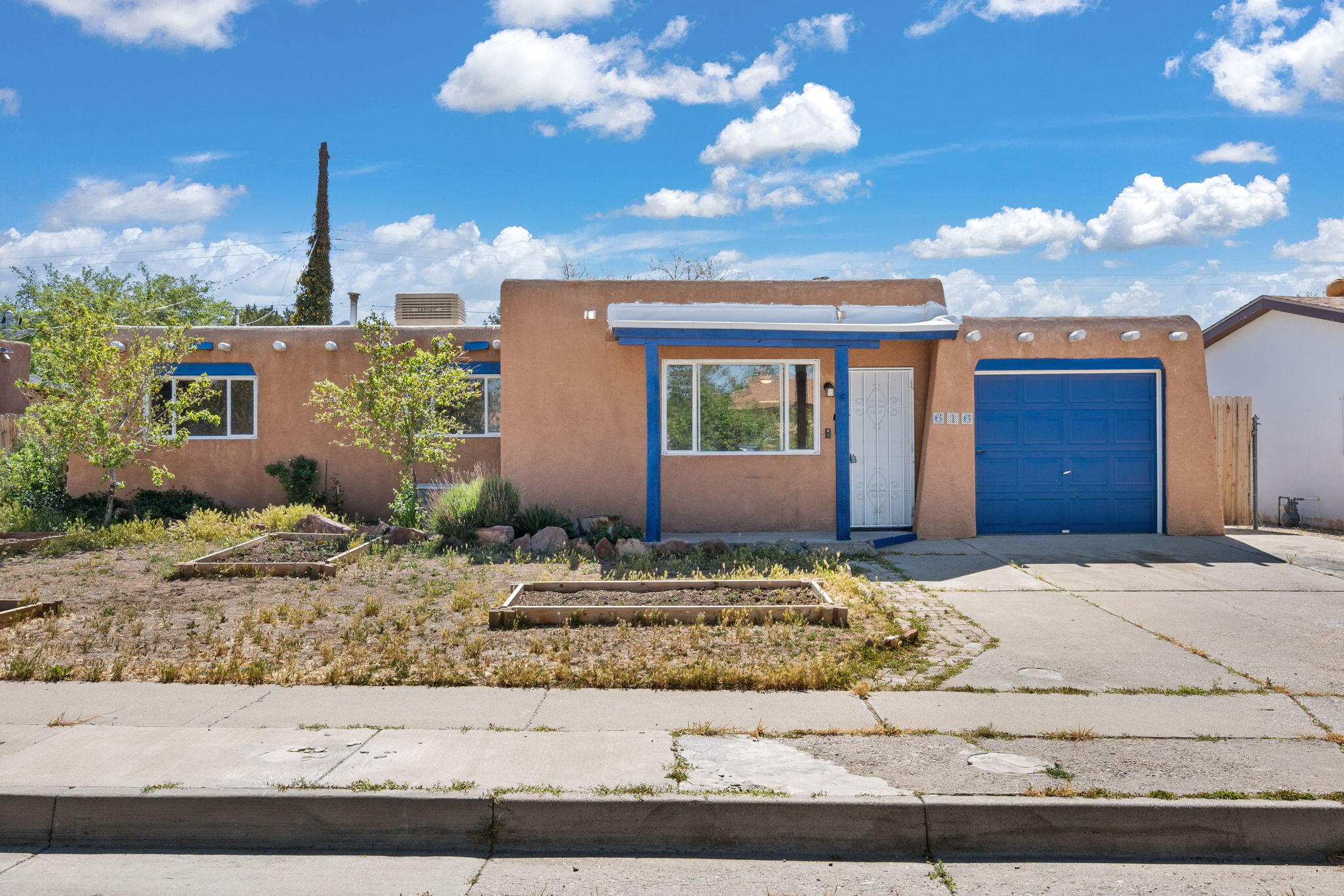 616 Maxine Street NE