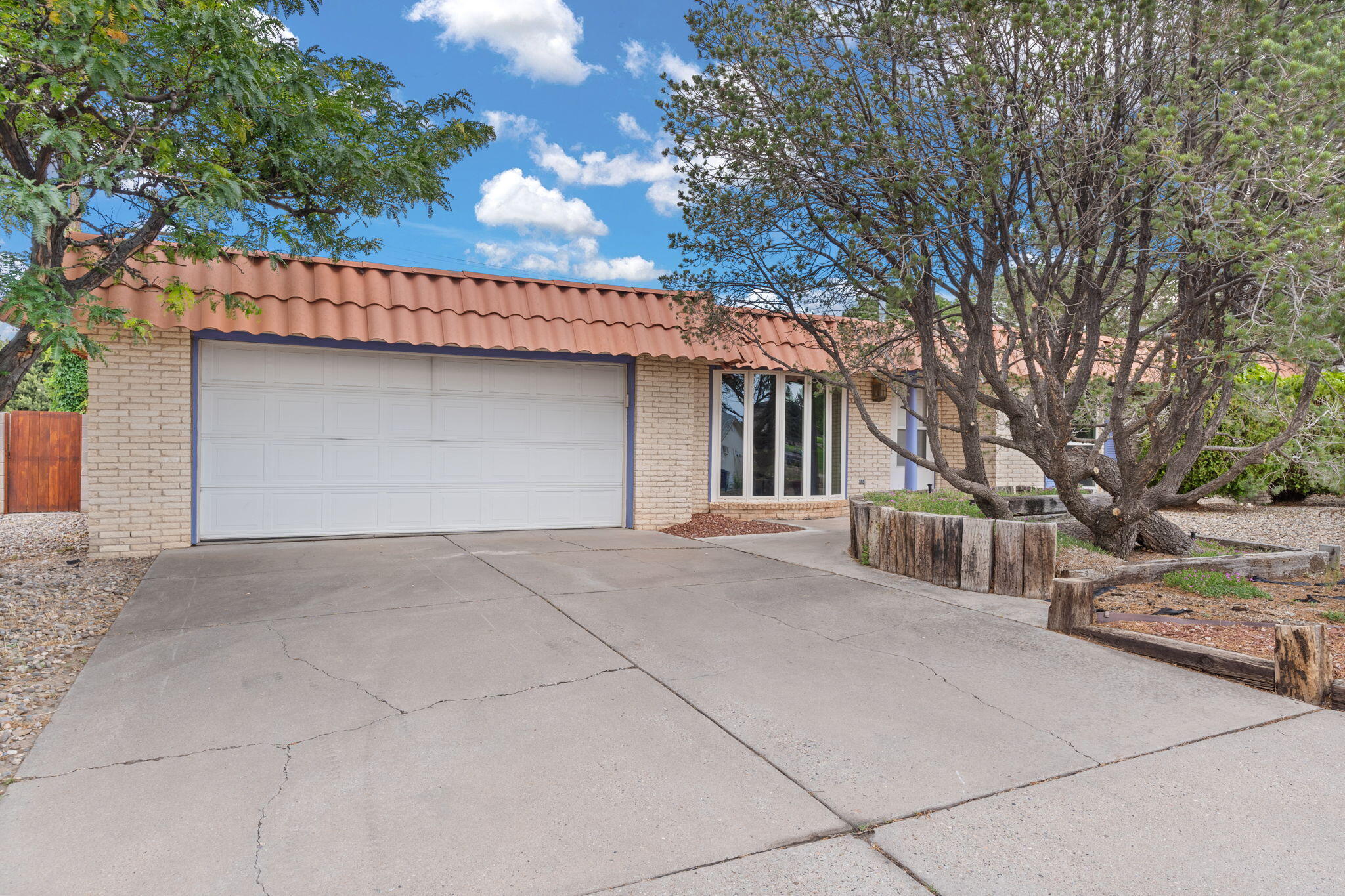 12209 Apache Avenue NE