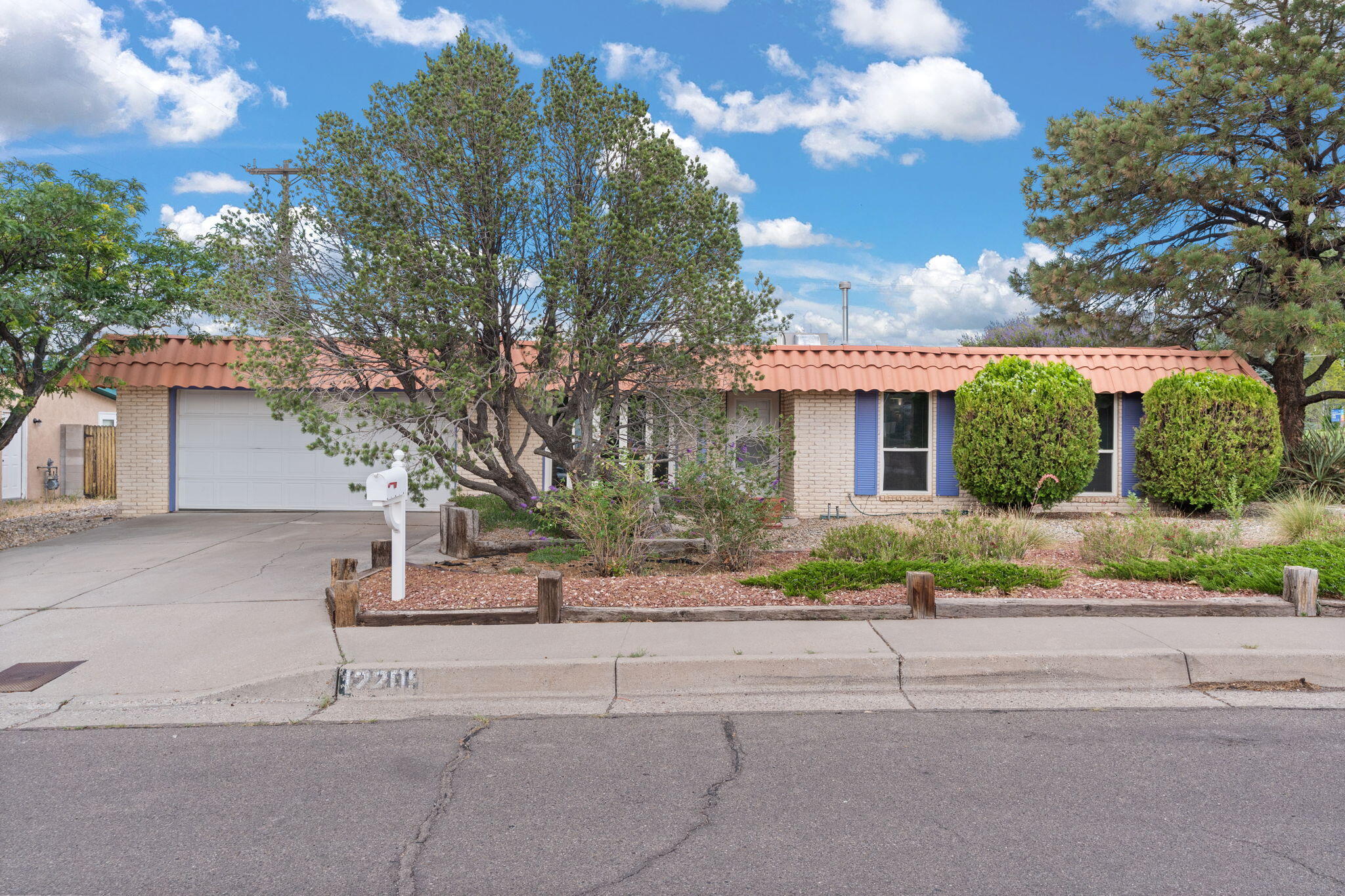 12209 Apache Avenue NE