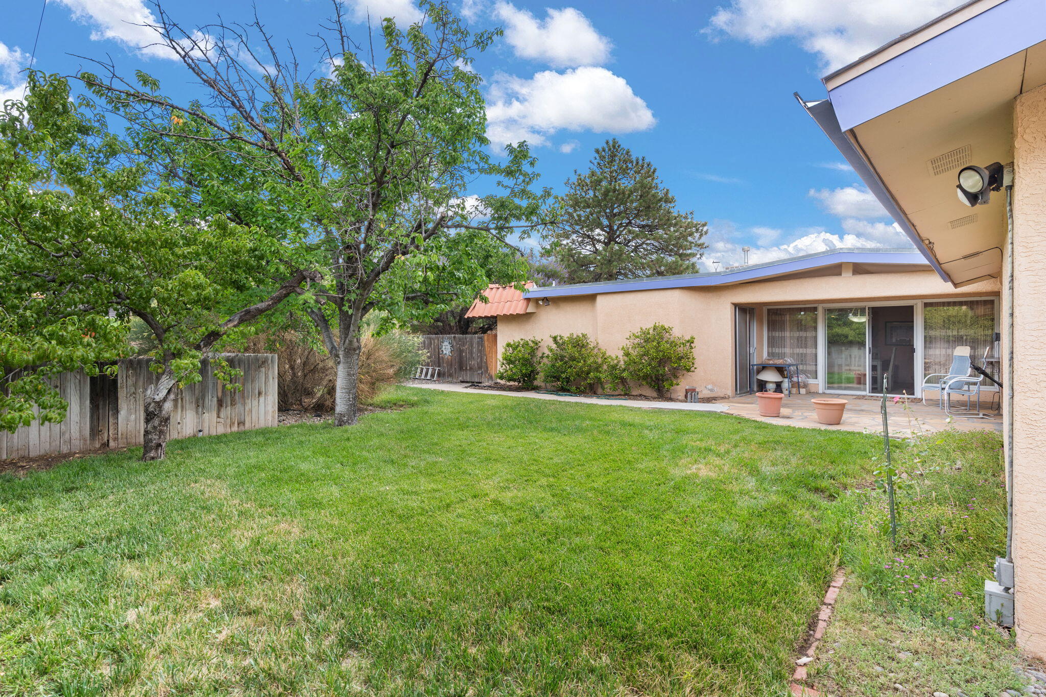 12209 Apache Avenue NE
