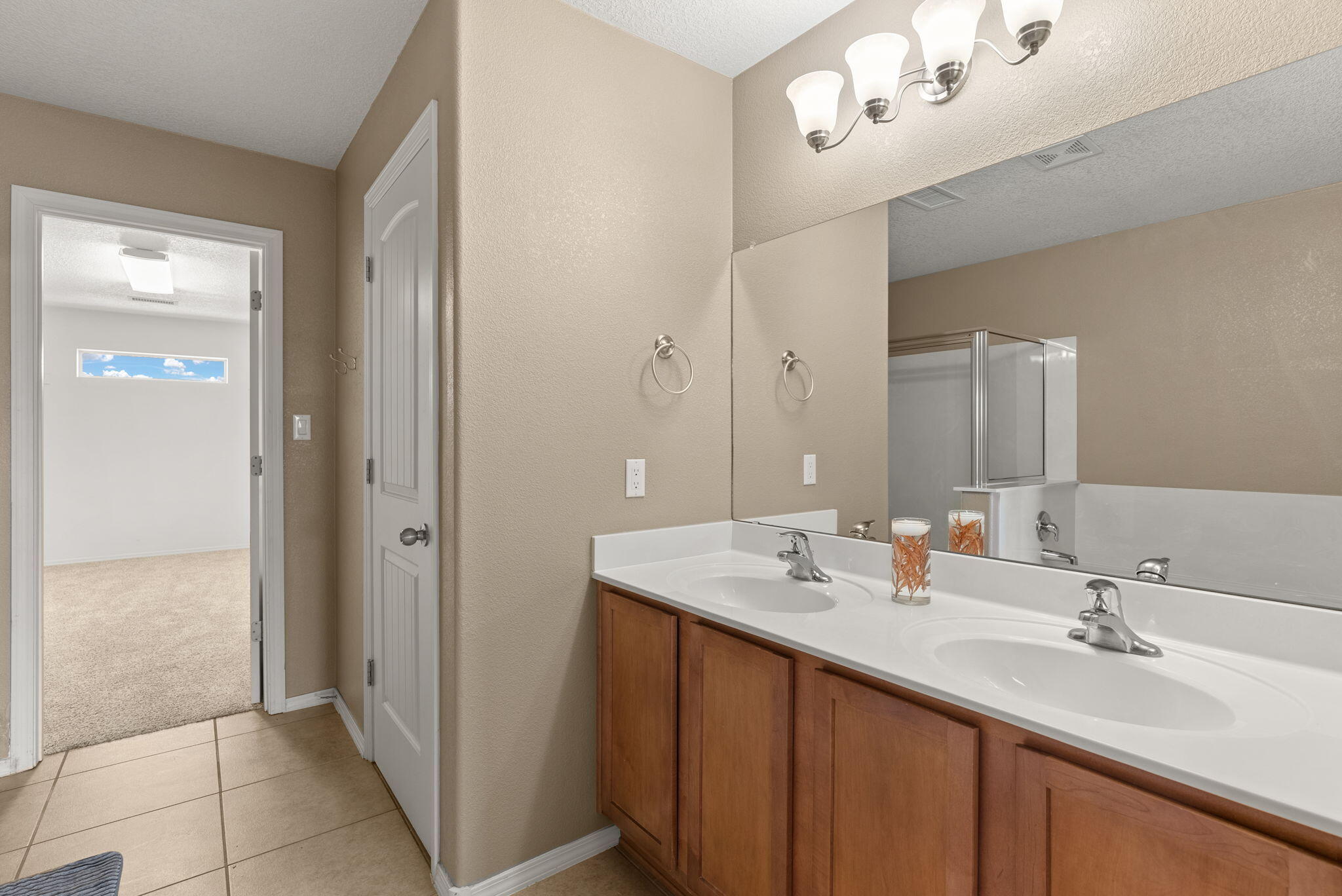 4005 N Pole Loop NE
