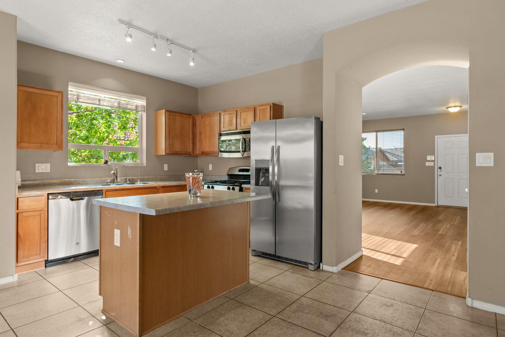 4005 N Pole Loop NE