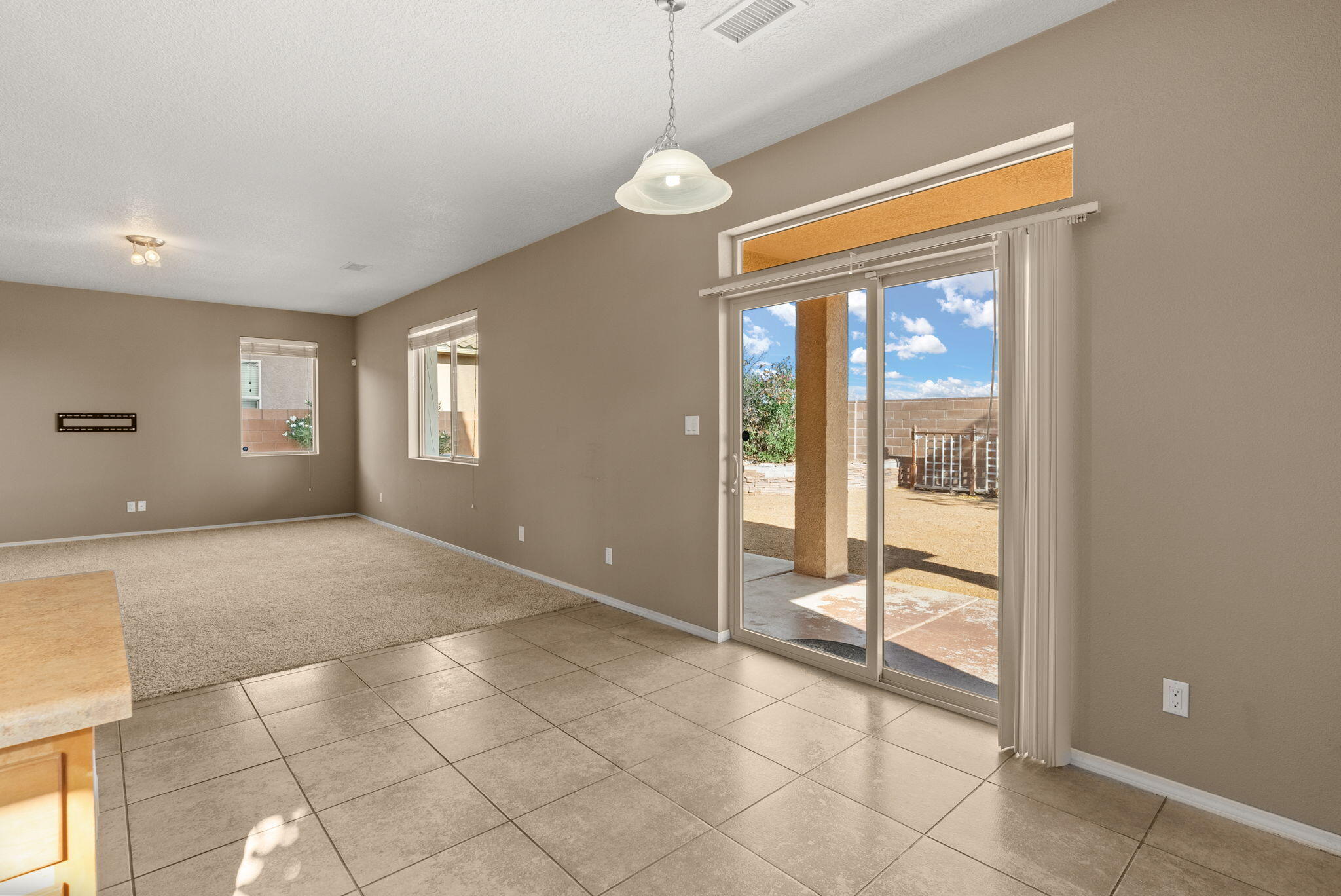 4005 N Pole Loop NE