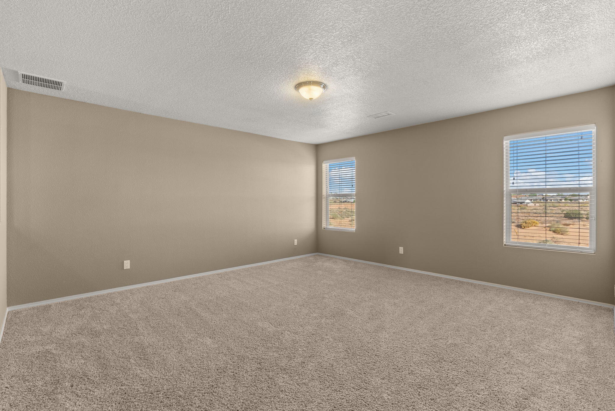 4005 N Pole Loop NE