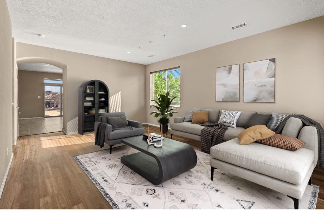 4005 N Pole Loop NE