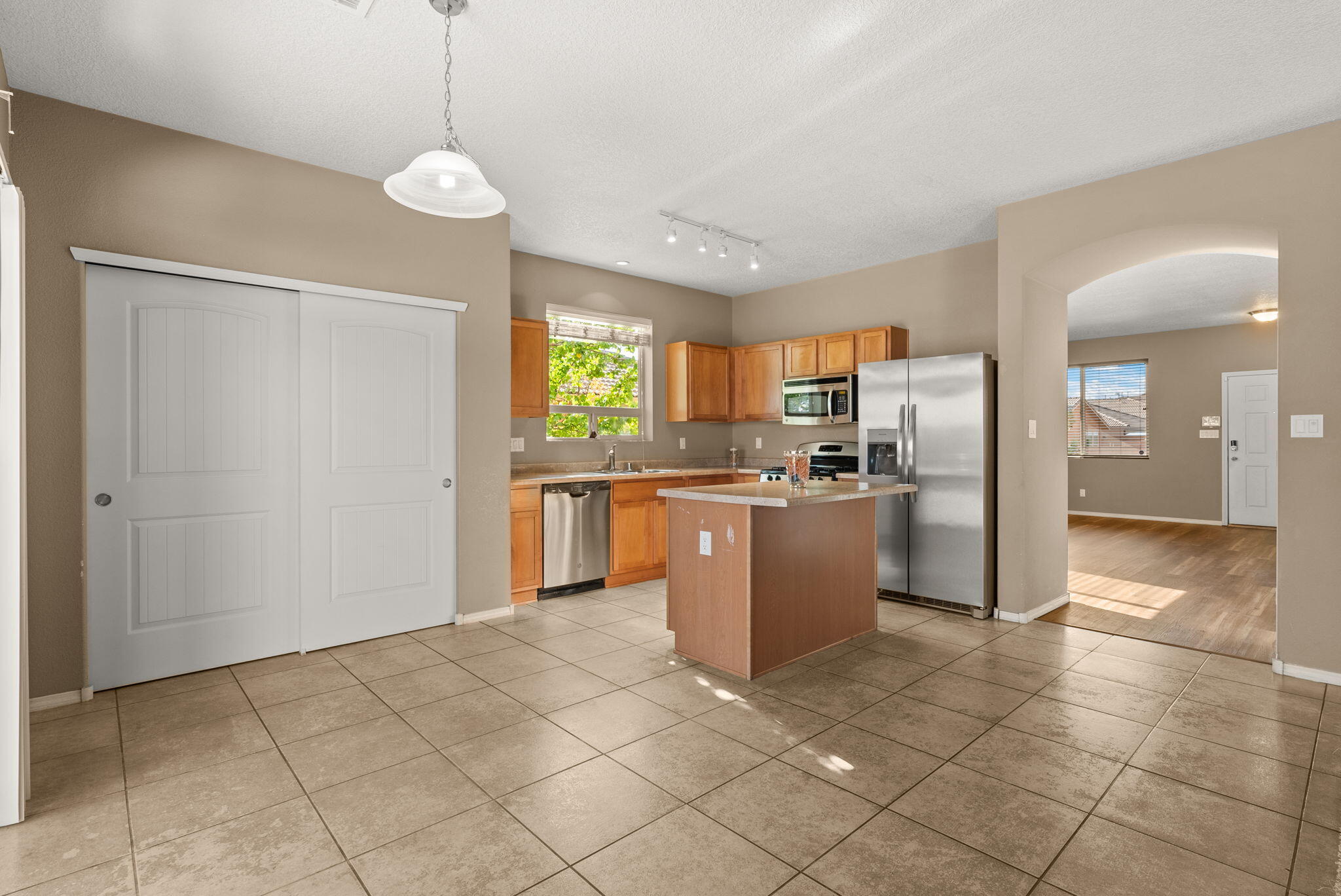 4005 N Pole Loop NE