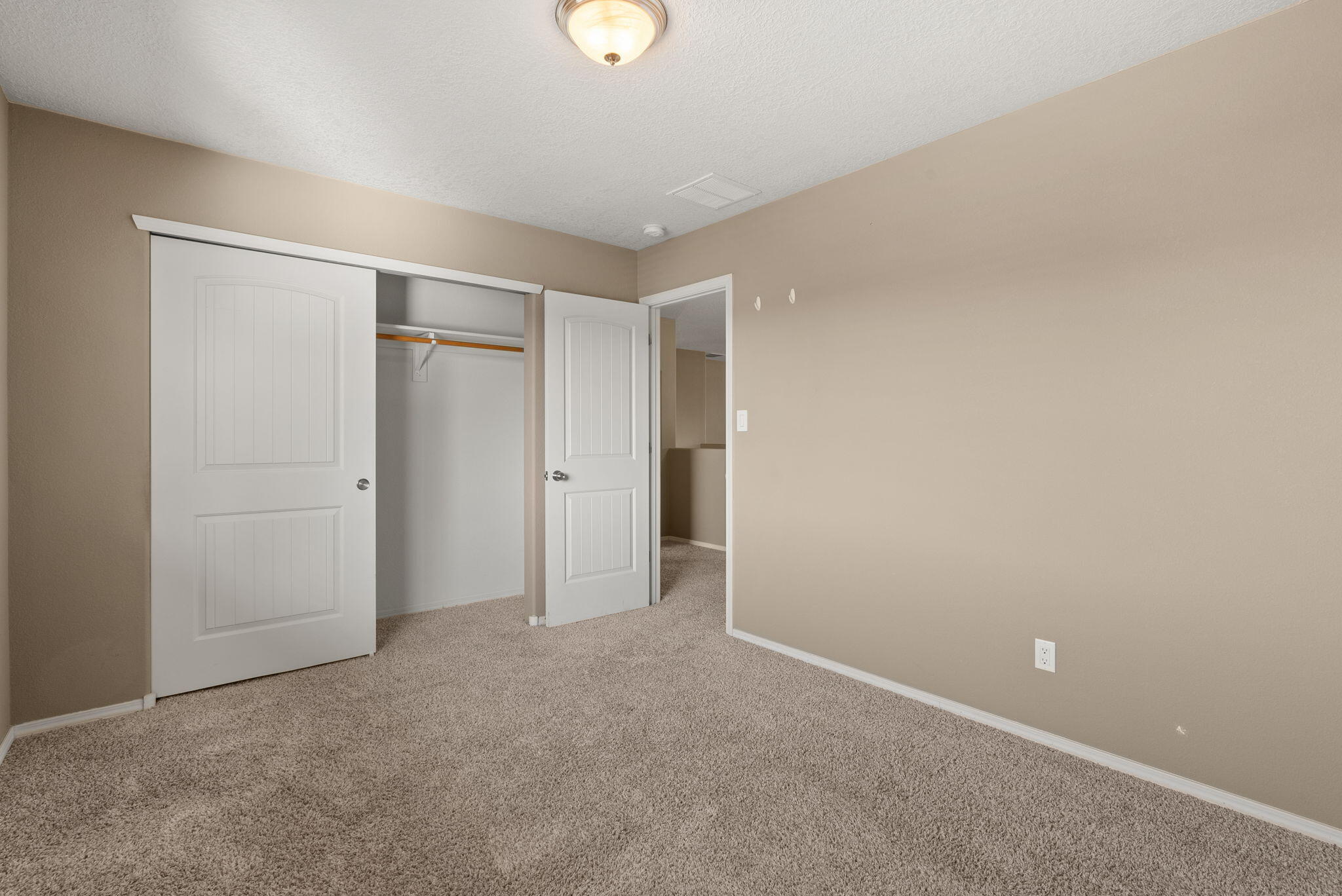 4005 N Pole Loop NE