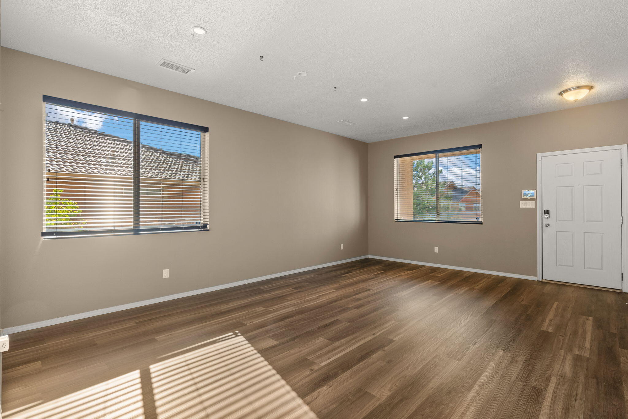 4005 N Pole Loop NE