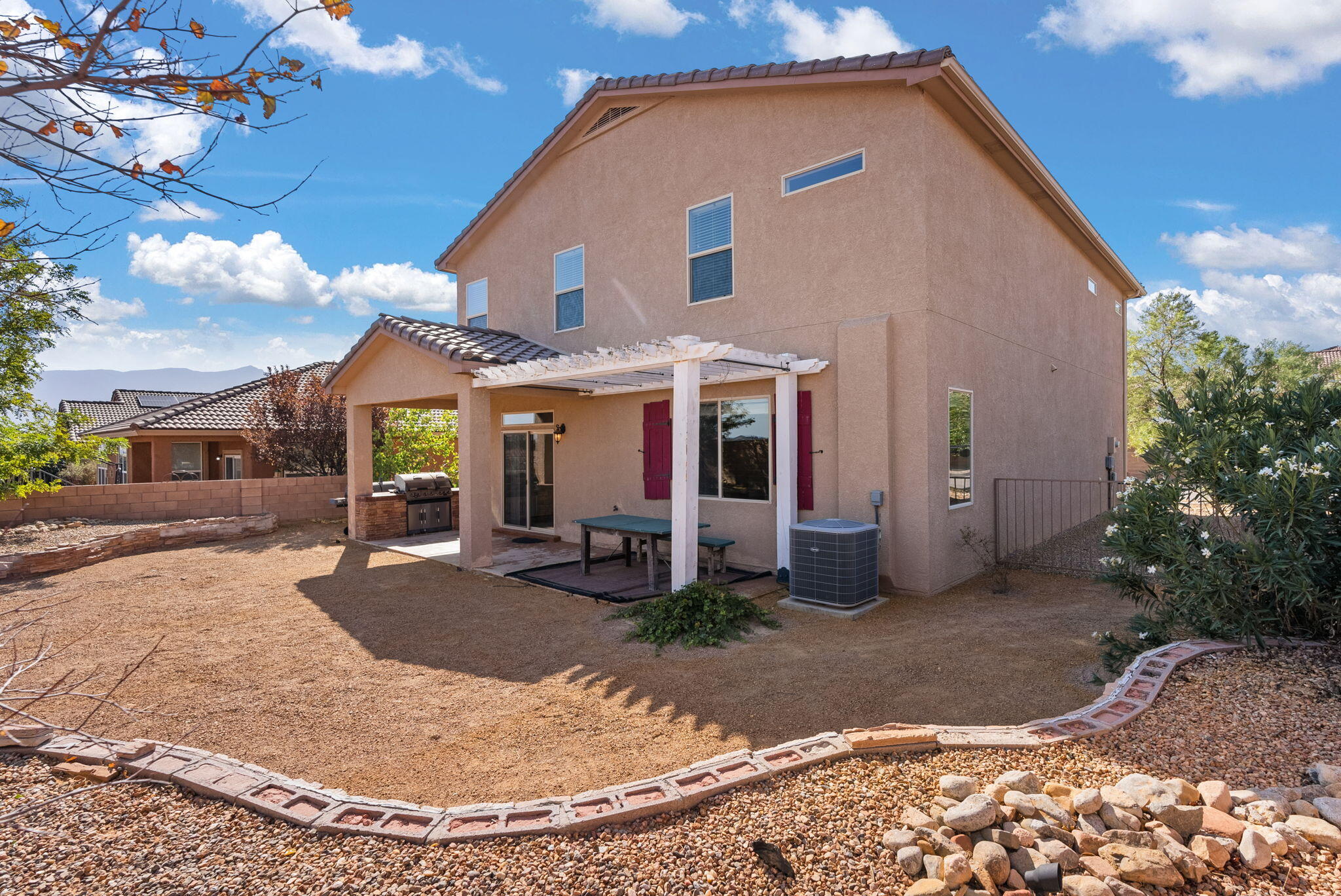 4005 N Pole Loop NE