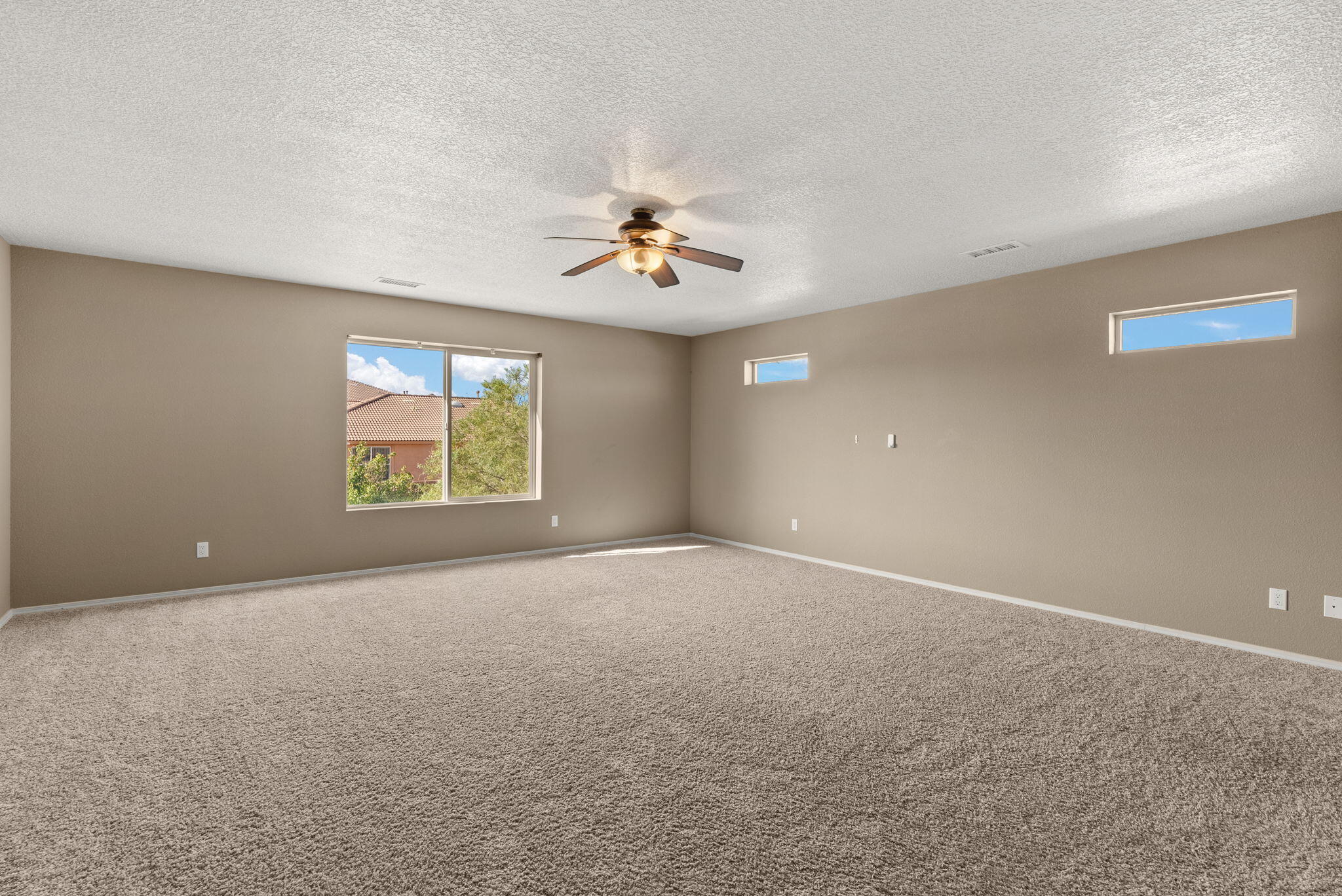 4005 N Pole Loop NE