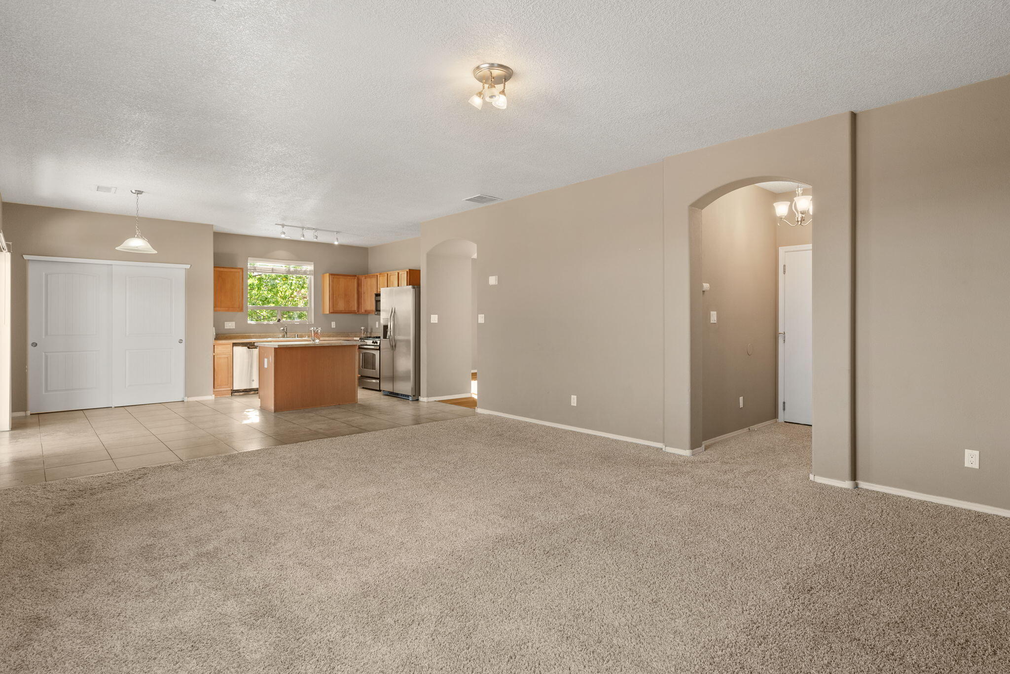 4005 N Pole Loop NE