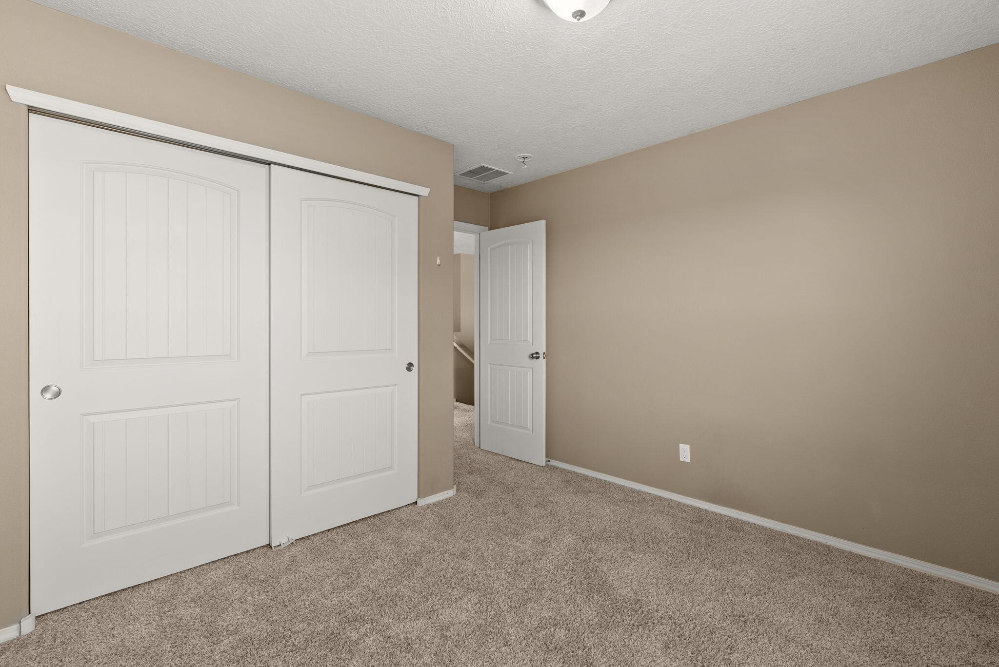 4005 N Pole Loop NE