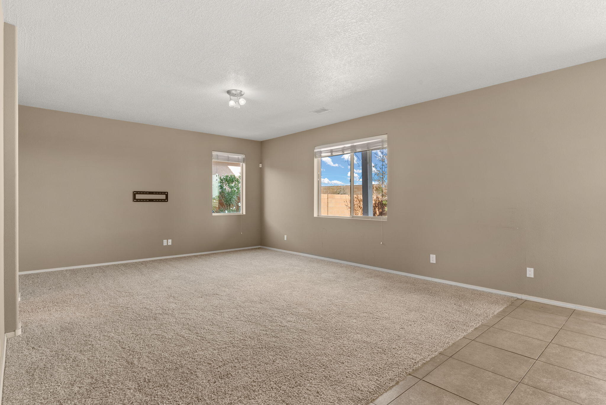 4005 N Pole Loop NE