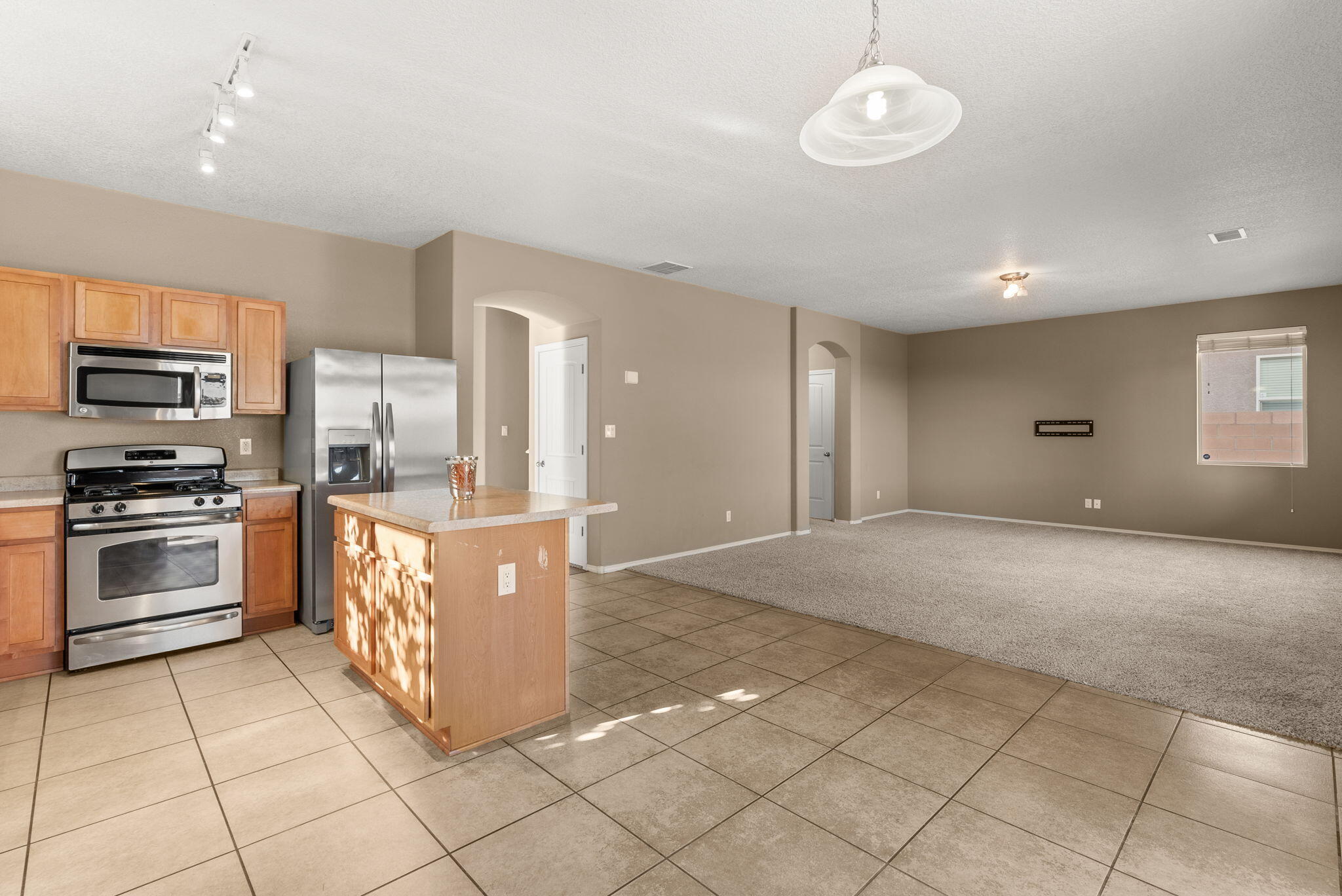 4005 N Pole Loop NE