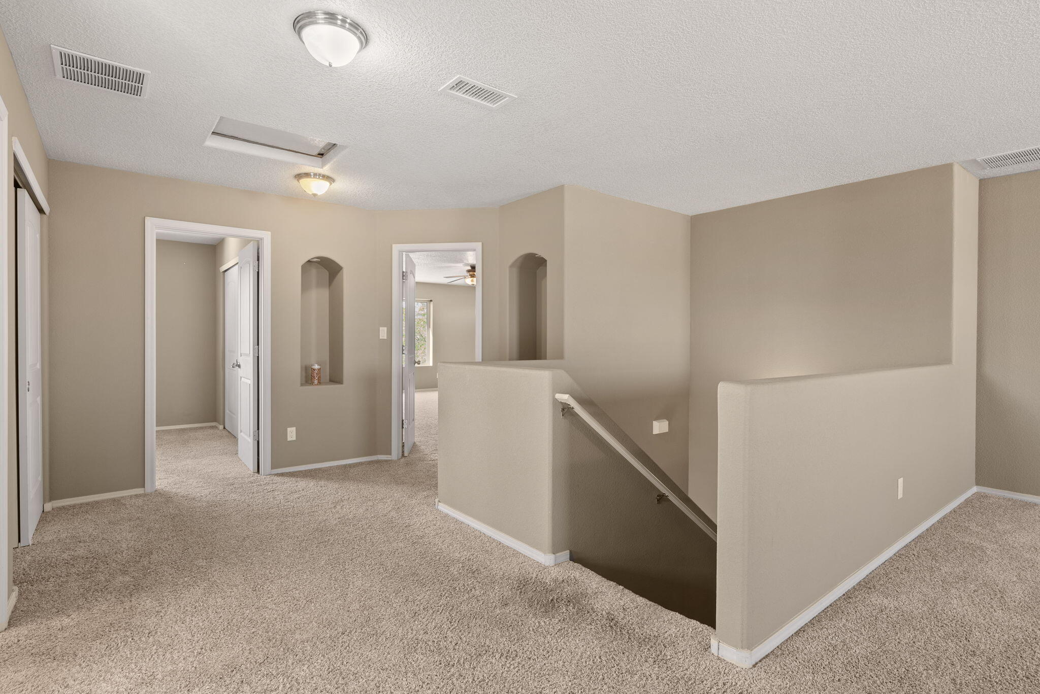 4005 N Pole Loop NE