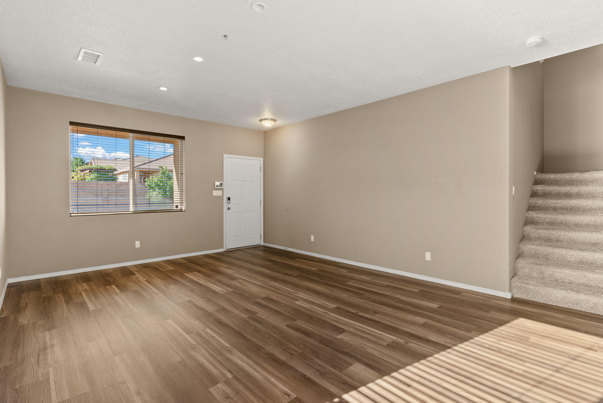 4005 N Pole Loop NE