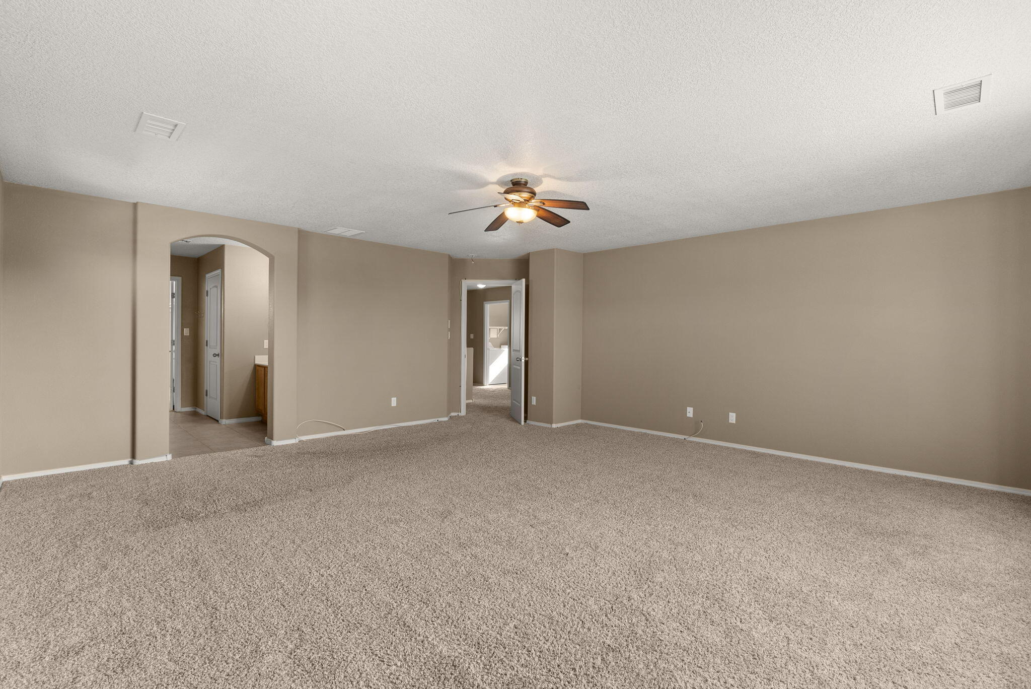 4005 N Pole Loop NE