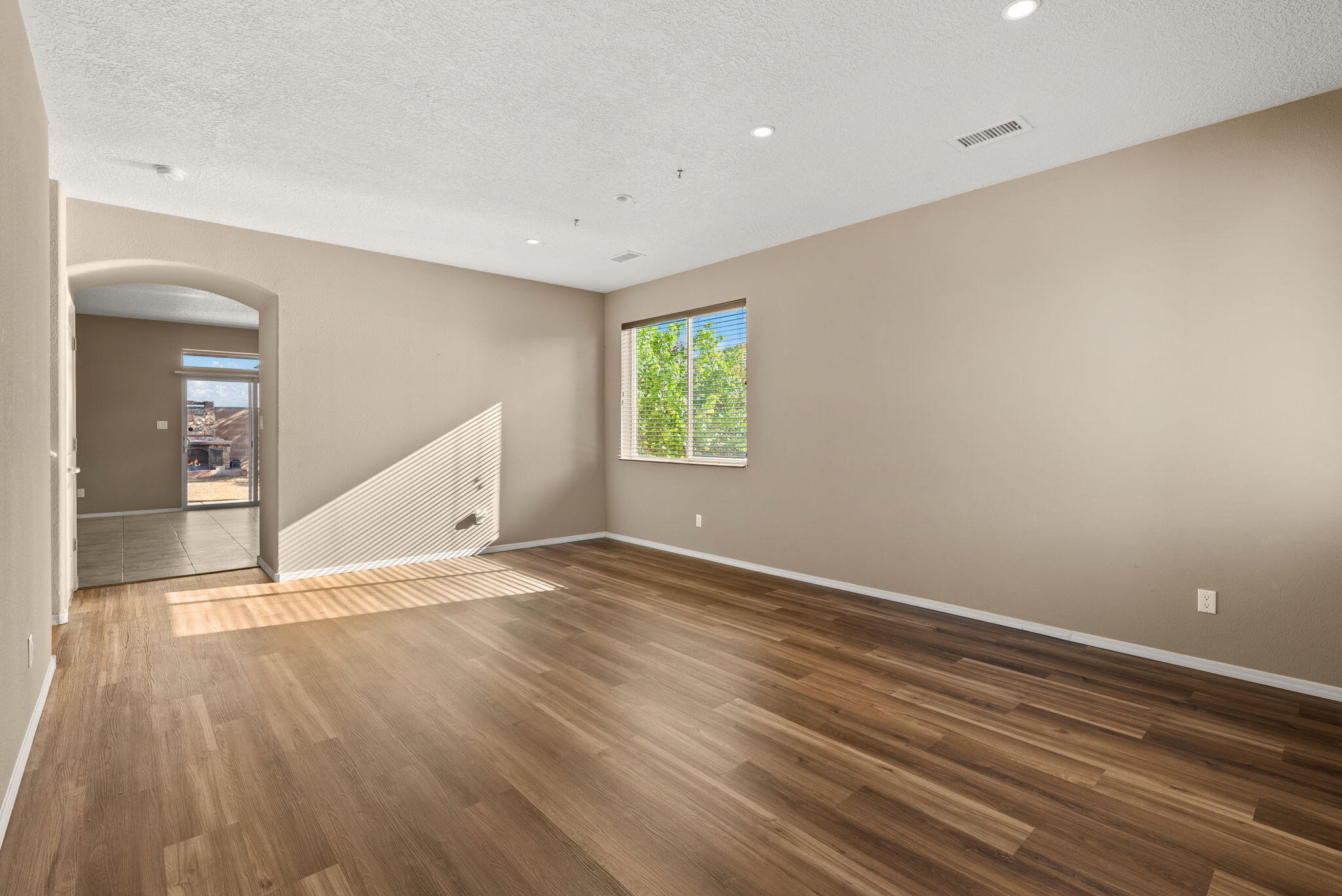 4005 N Pole Loop NE