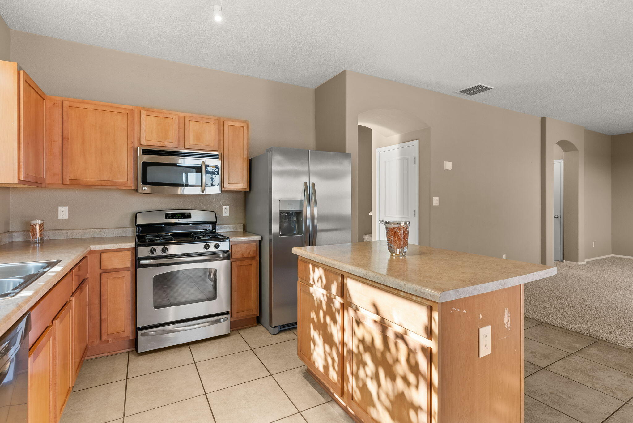 4005 N Pole Loop NE